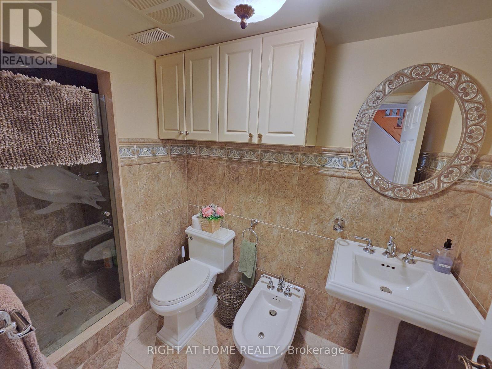 2428 Old Carriage Road, Mississauga, ON - Indoor Photo Showing Bathroom