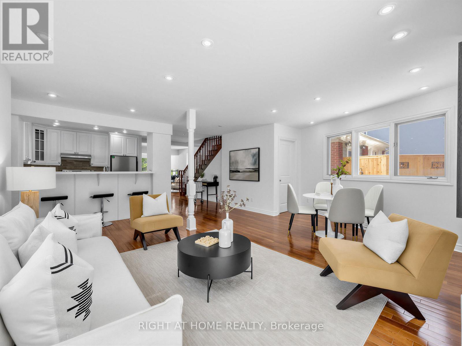 20 Kildonan Drive, Toronto, ON - Indoor Photo Showing Living Room