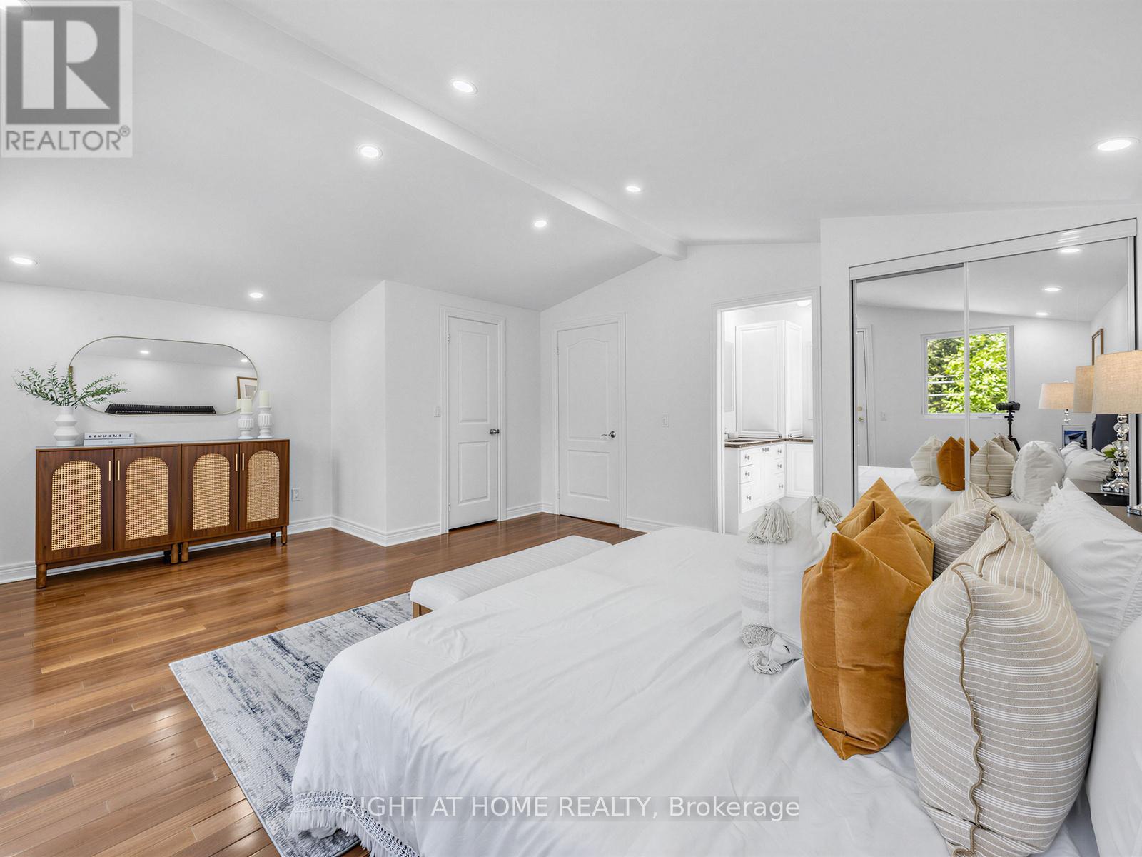 20 Kildonan Drive, Toronto, ON - Indoor Photo Showing Bedroom