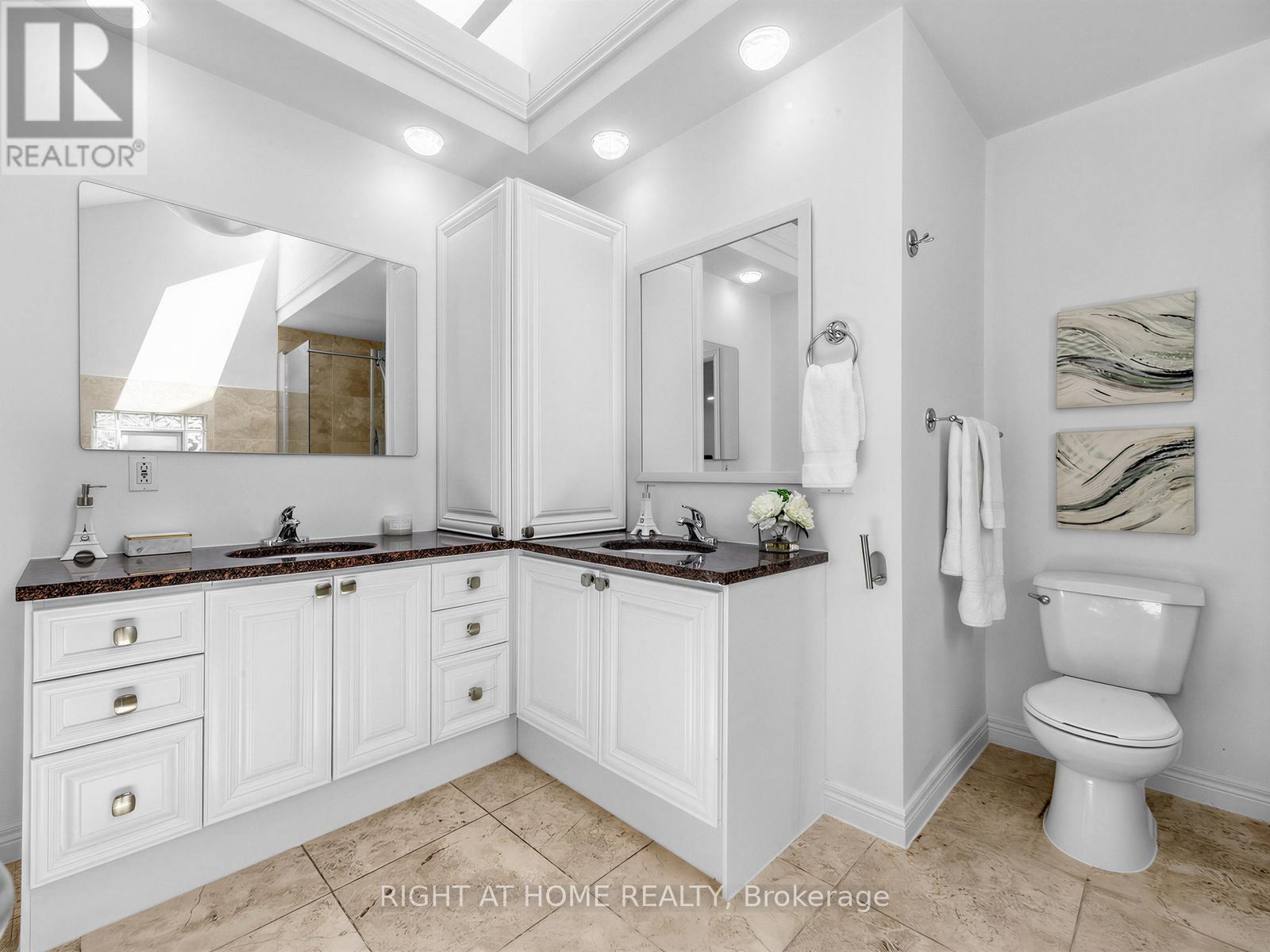 20 Kildonan Drive, Toronto, ON - Indoor Photo Showing Bathroom