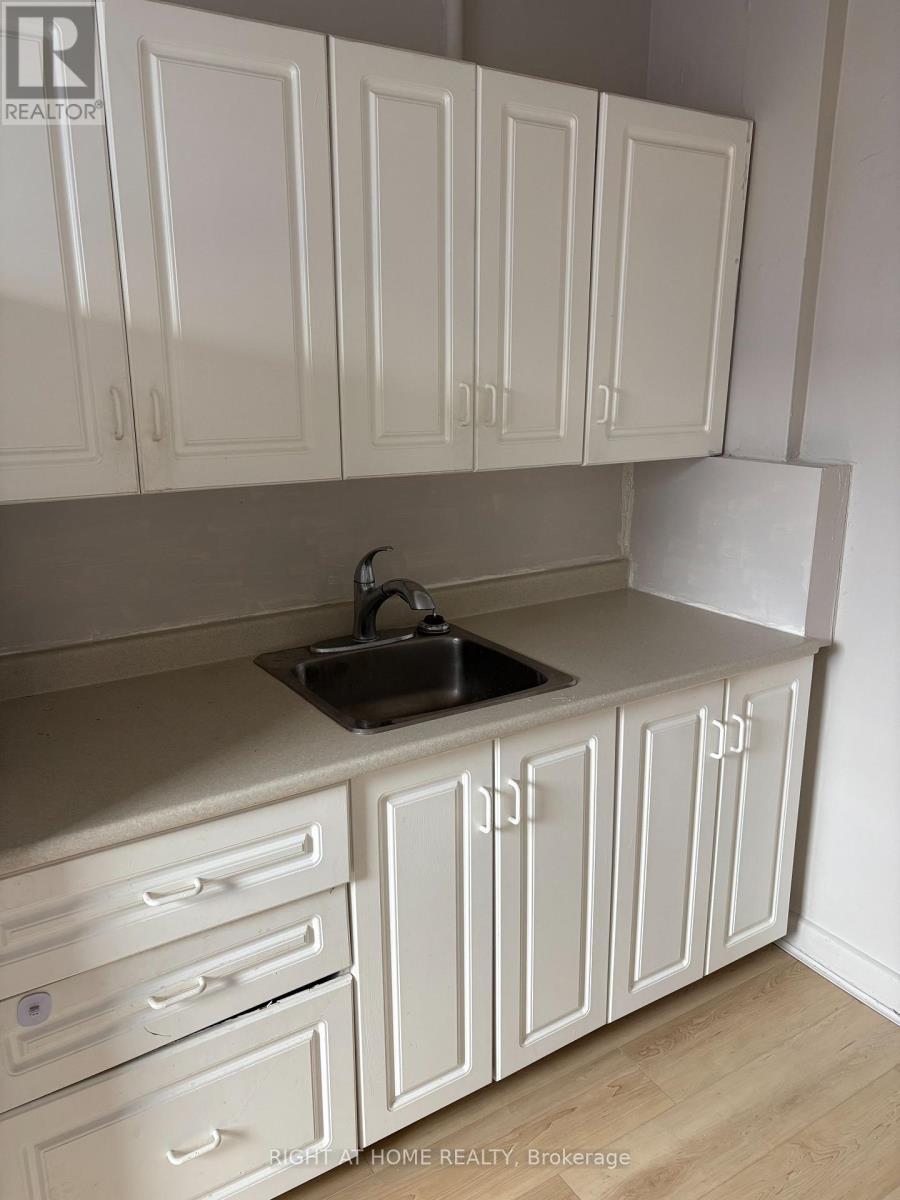 1020 O'Connor Drive, Toronto, ON - Indoor Photo Showing Kitchen
