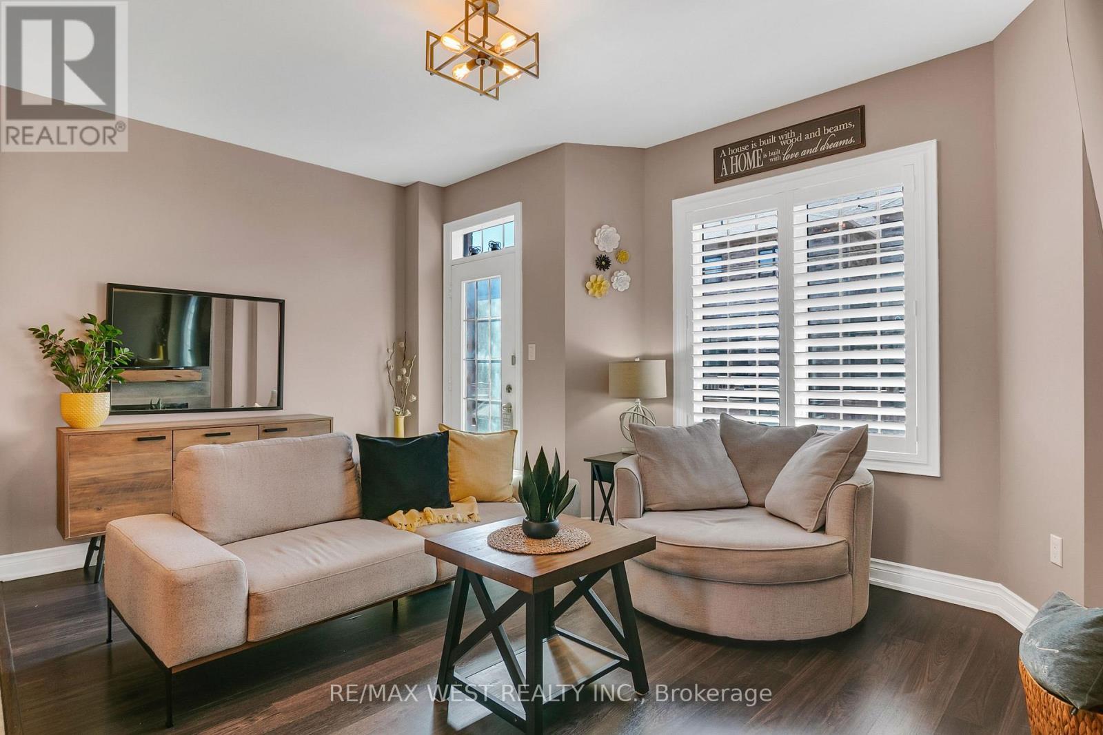 21 Sibella Way, Vaughan, ON - Indoor Photo Showing Living Room