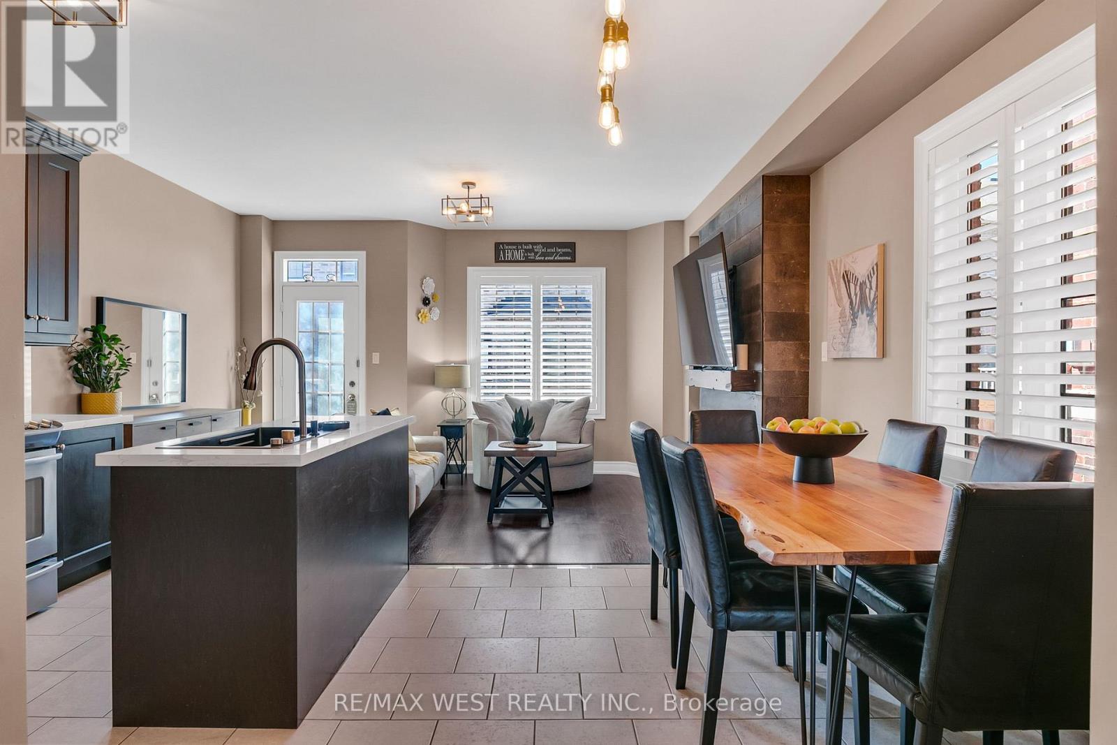 21 Sibella Way, Vaughan, ON - Indoor Photo Showing Dining Room