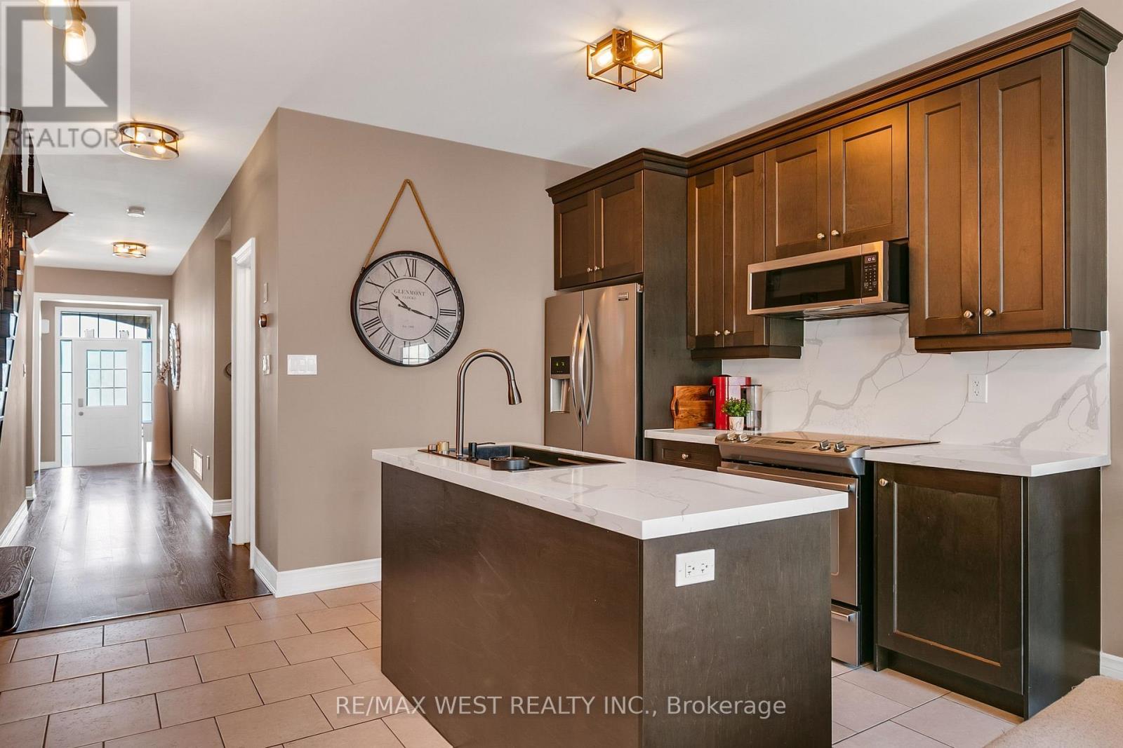21 Sibella Way, Vaughan, ON - Indoor Photo Showing Kitchen