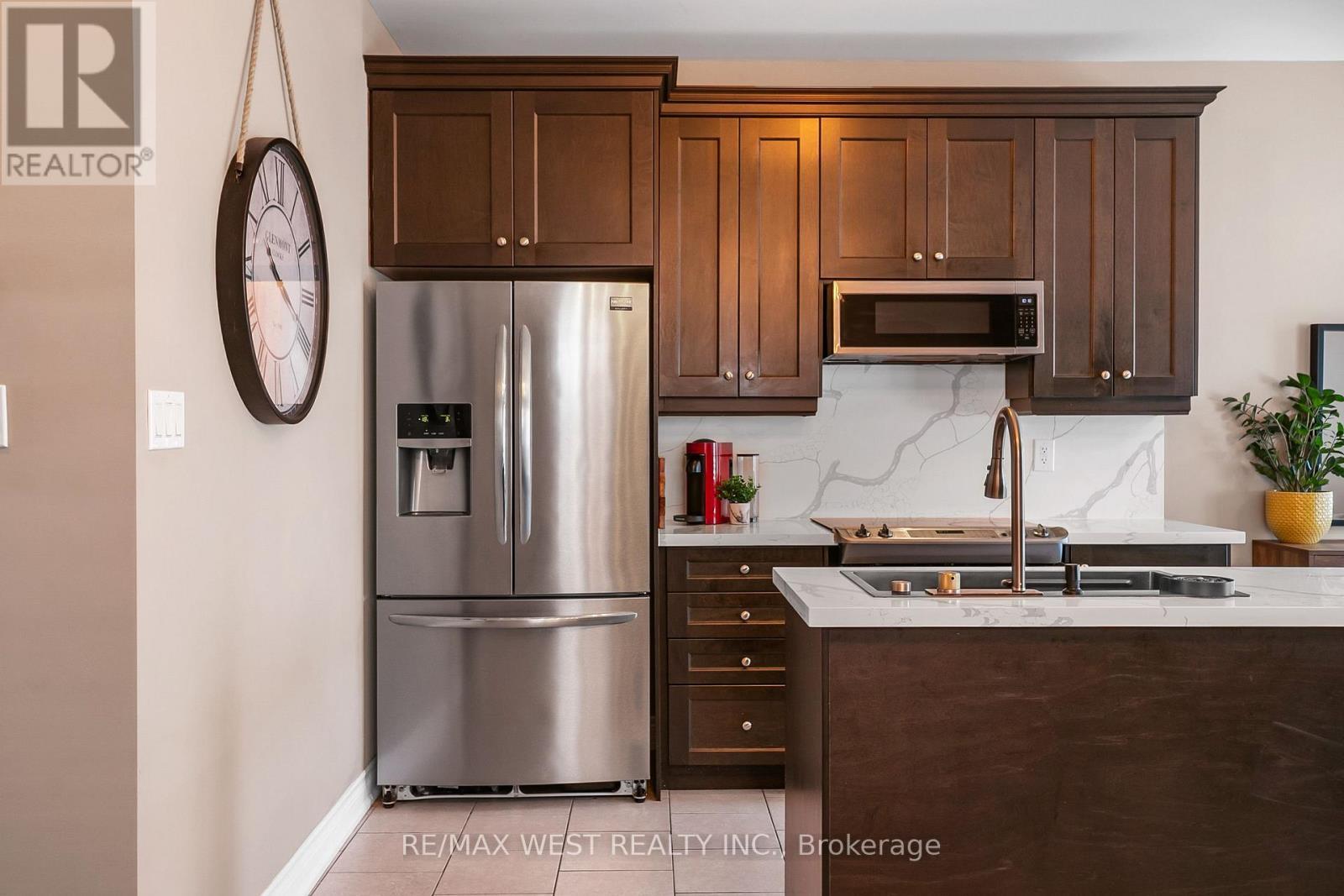 21 Sibella Way, Vaughan, ON - Indoor Photo Showing Kitchen With Stainless Steel Kitchen