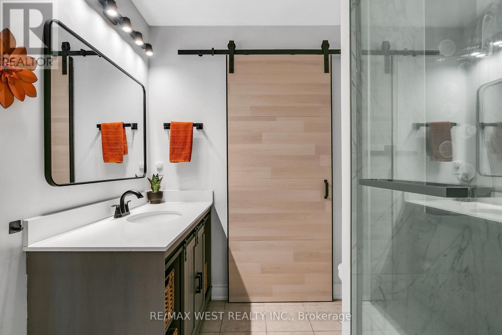 21 Sibella Way, Vaughan, ON - Indoor Photo Showing Bathroom