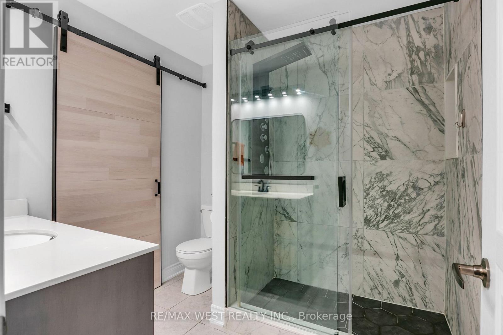21 Sibella Way, Vaughan, ON - Indoor Photo Showing Bathroom