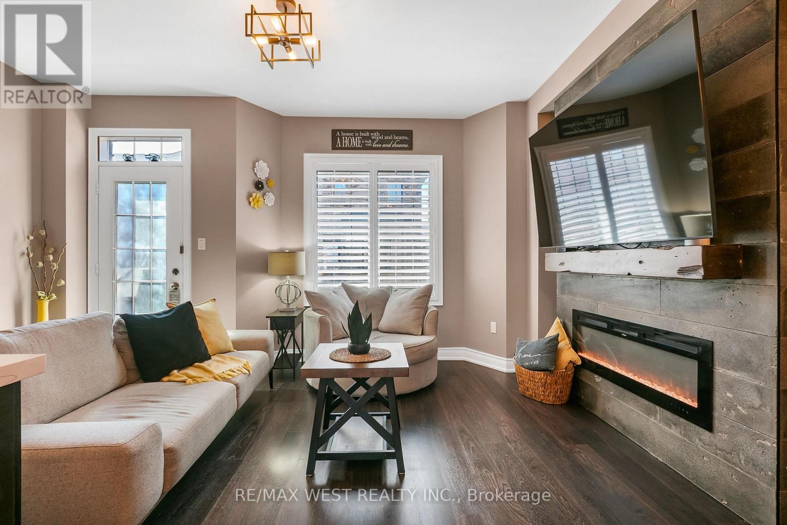21 Sibella Way, Vaughan, ON - Indoor Photo Showing Living Room With Fireplace