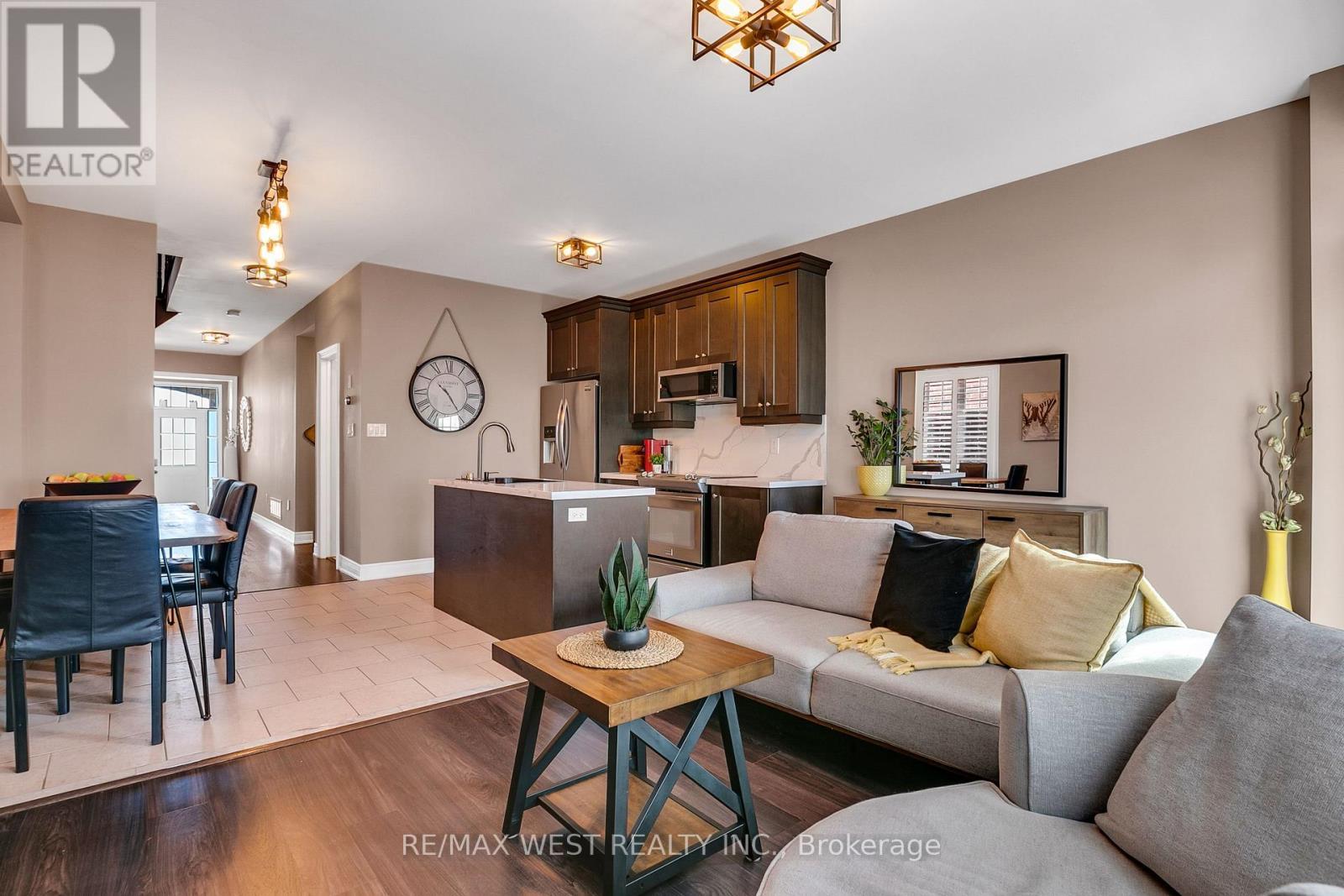 21 Sibella Way, Vaughan, ON - Indoor Photo Showing Living Room