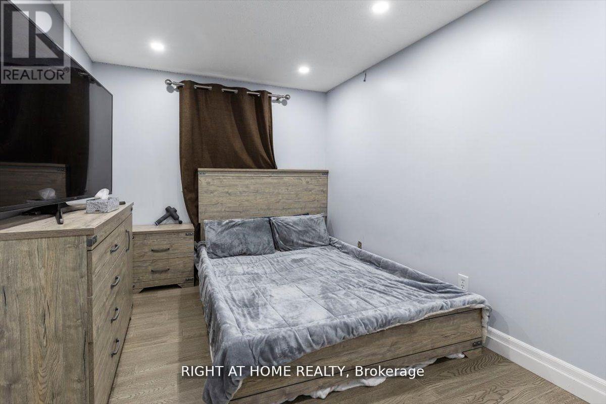 275 Tagge Crescent, Kitchener, ON - Indoor Photo Showing Bedroom