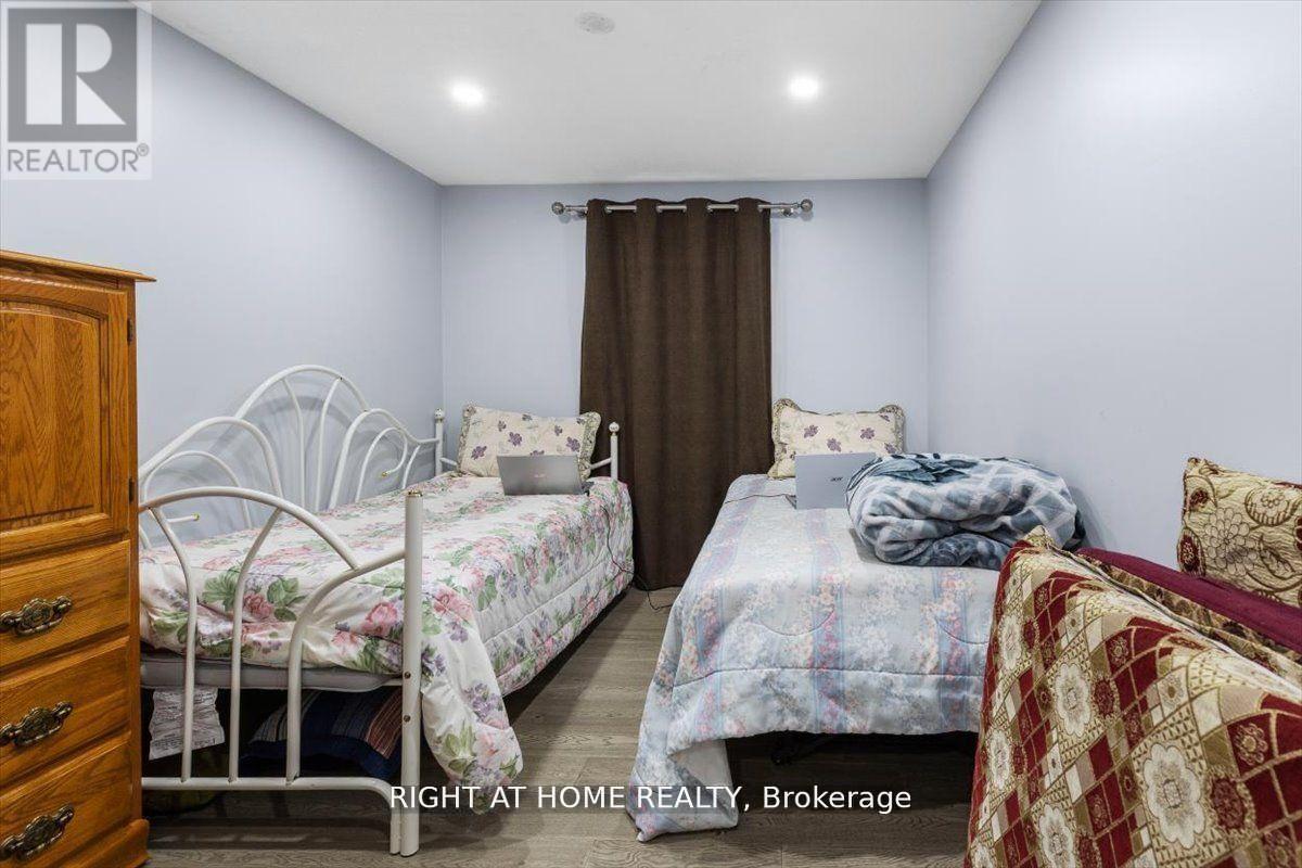 275 Tagge Crescent, Kitchener, ON - Indoor Photo Showing Bedroom
