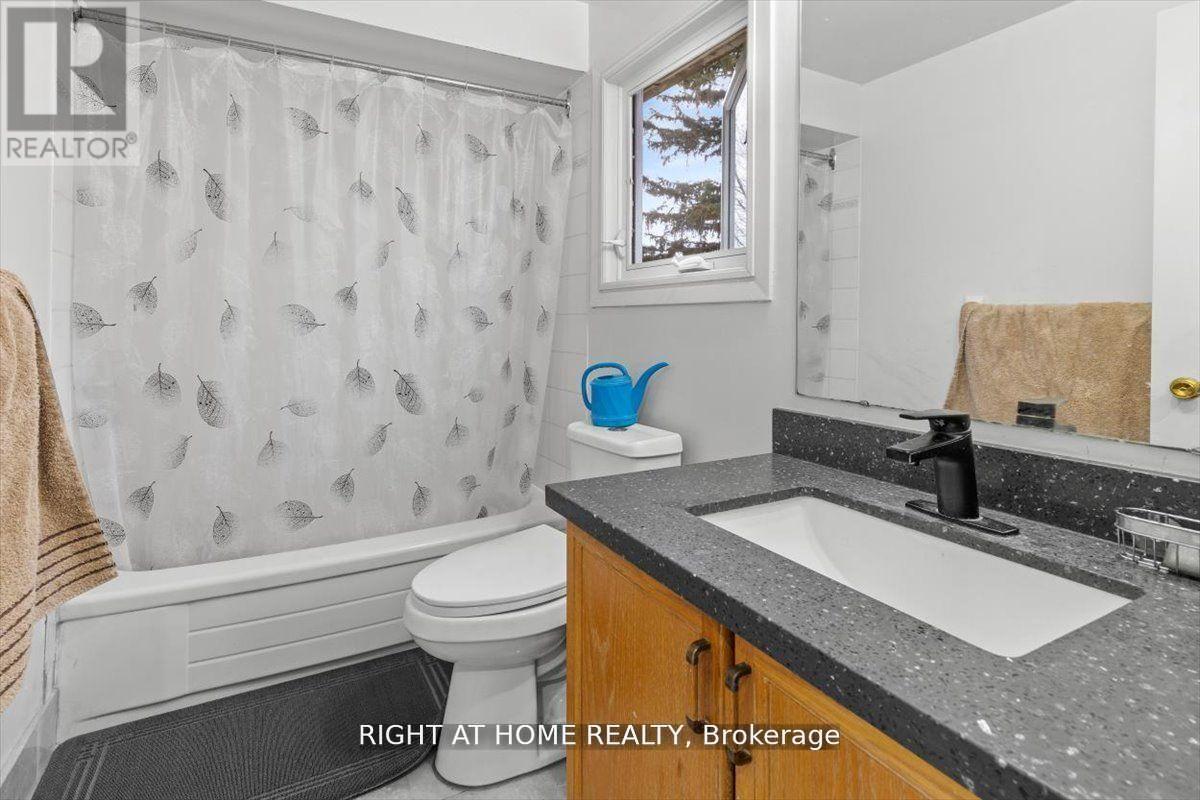 275 Tagge Crescent, Kitchener, ON - Indoor Photo Showing Bathroom