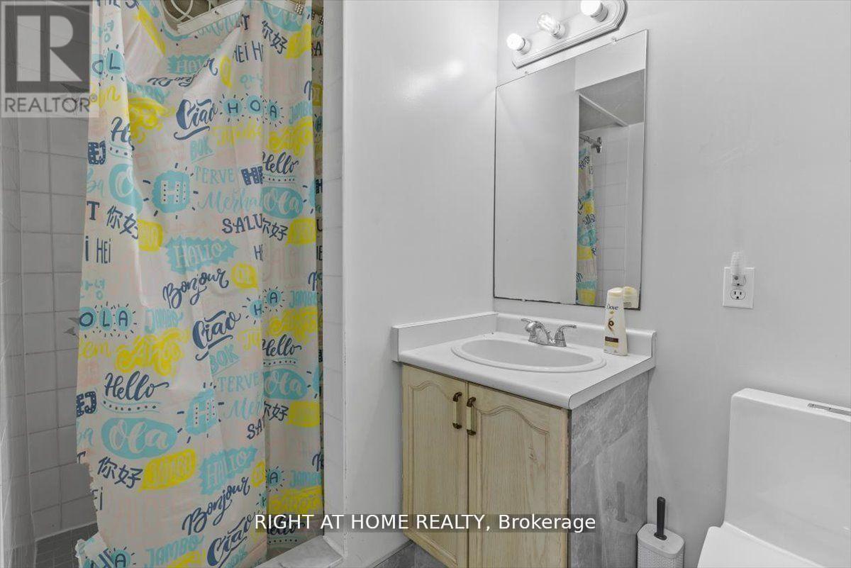 275 Tagge Crescent, Kitchener, ON - Indoor Photo Showing Bathroom