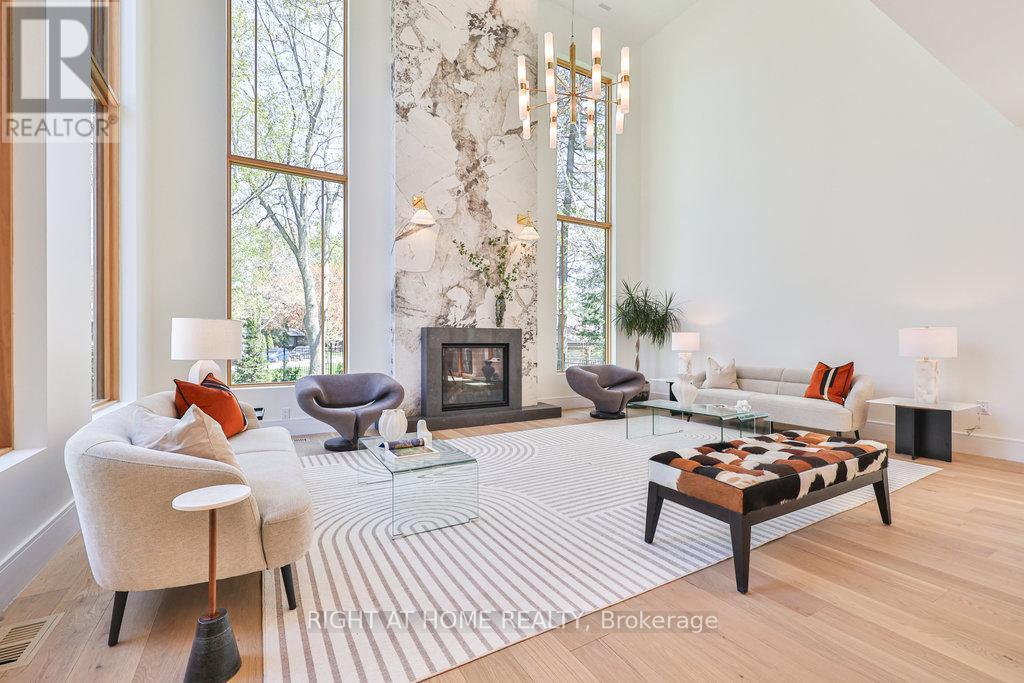 920 Calder Road, Mississauga, ON - Indoor Photo Showing Living Room With Fireplace