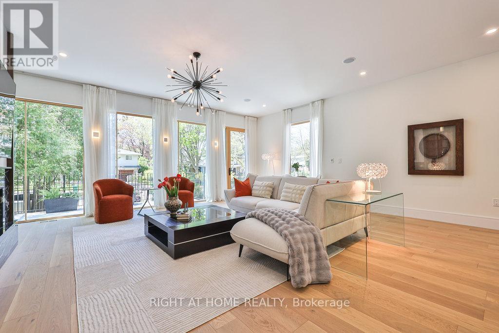 920 Calder Road, Mississauga, ON - Indoor Photo Showing Living Room