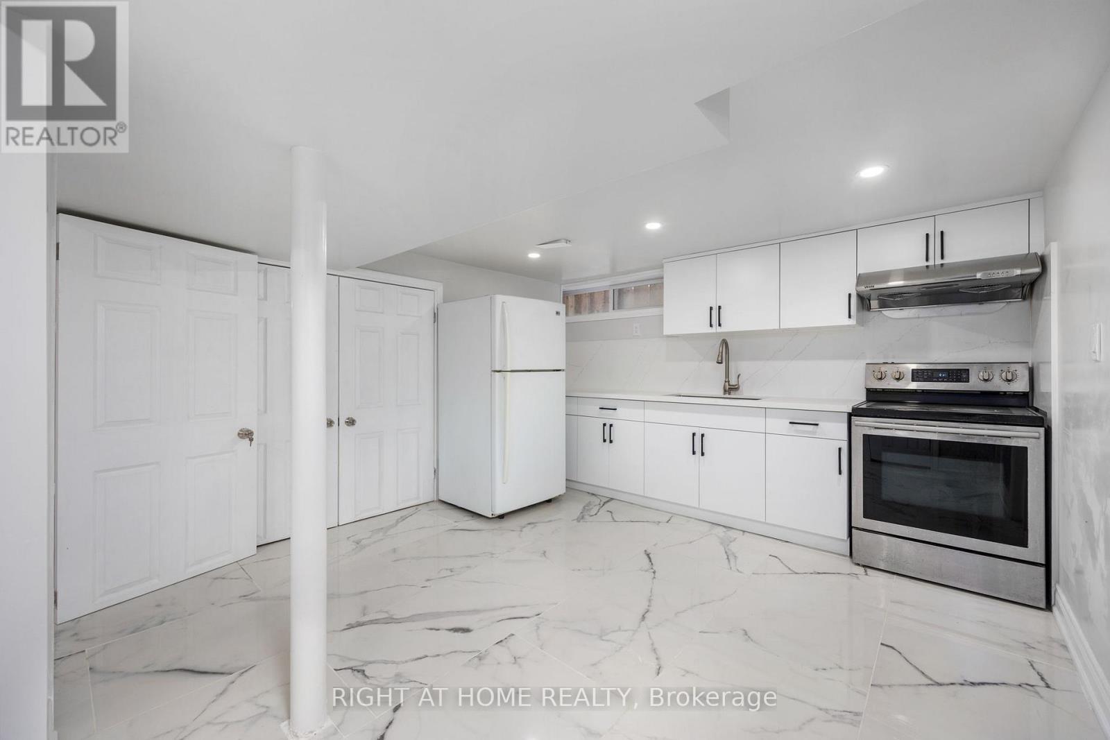 53 Gaiety Drive, Toronto, ON - Indoor Photo Showing Kitchen