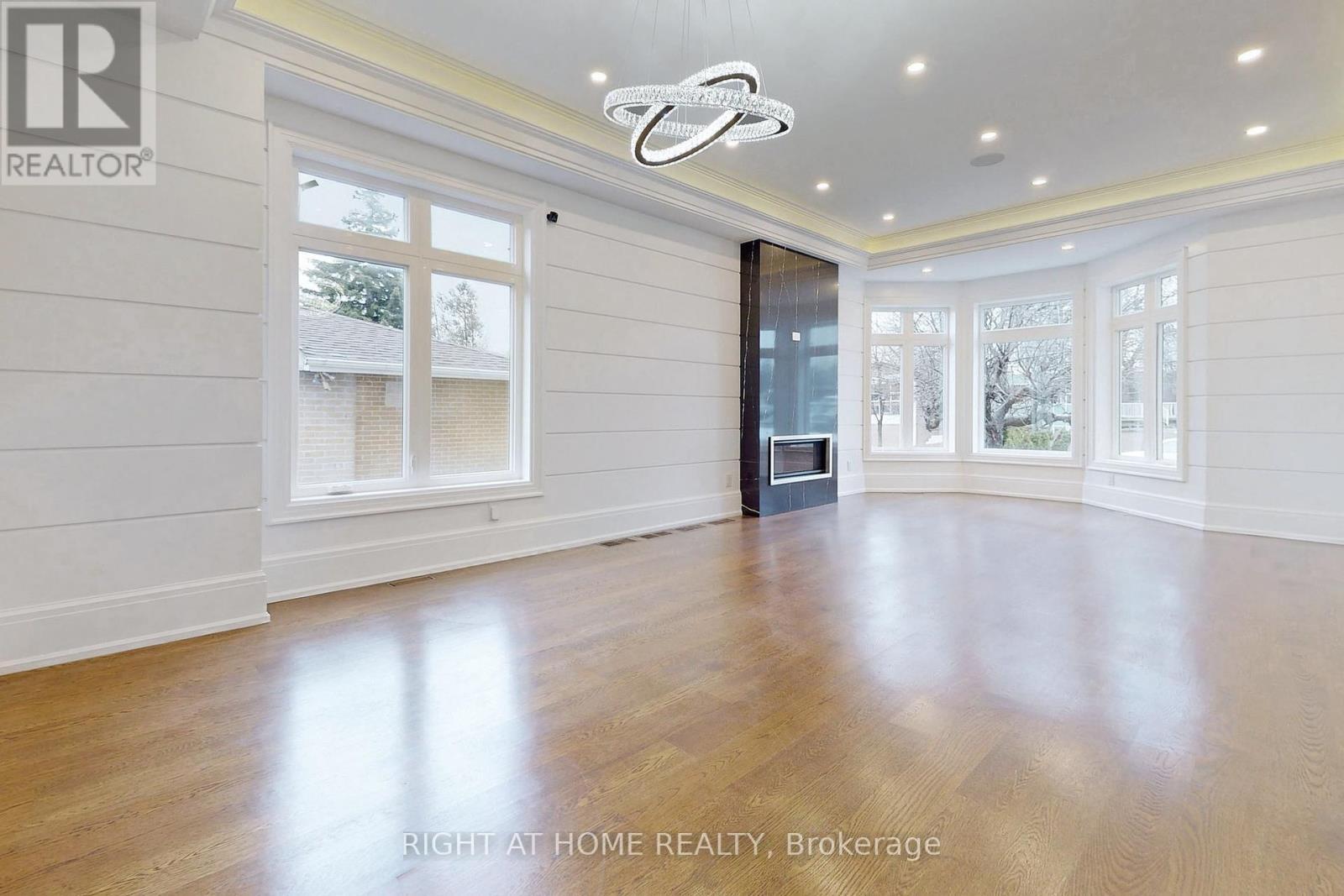10 Jocelyn Crescent, Toronto, ON - Indoor Photo Showing Other Room