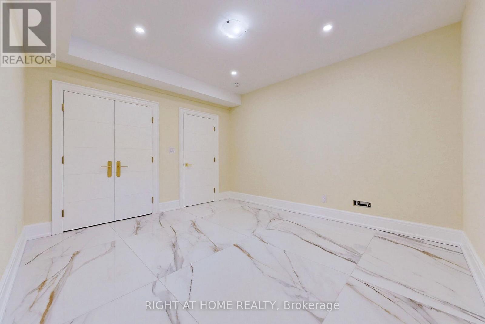 10 Jocelyn Crescent, Toronto, ON - Indoor Photo Showing Other Room