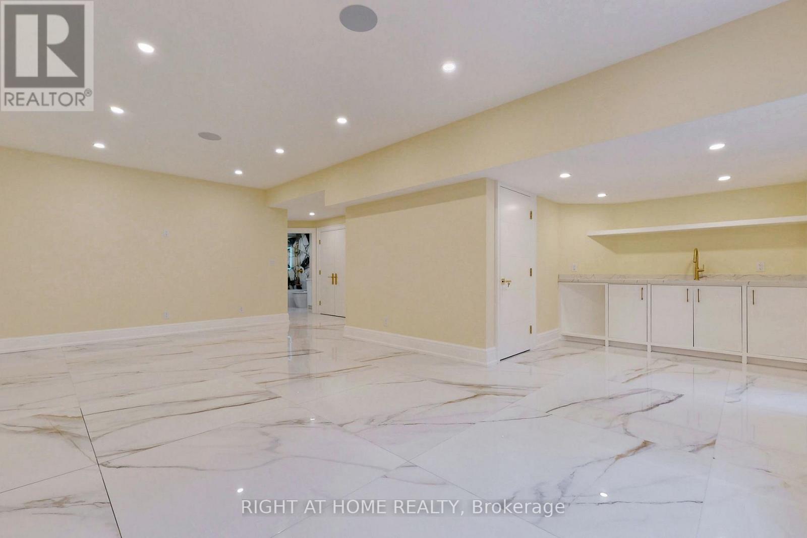 10 Jocelyn Crescent, Toronto, ON - Indoor Photo Showing Other Room