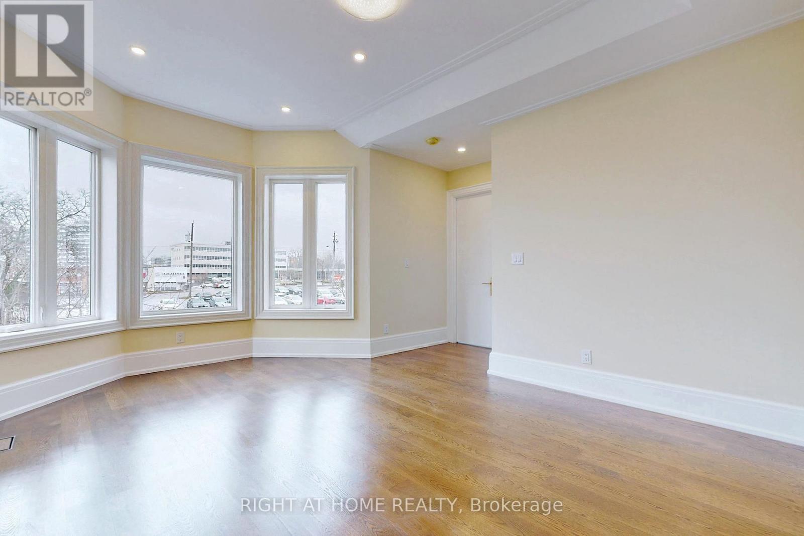 10 Jocelyn Crescent, Toronto, ON - Indoor Photo Showing Other Room