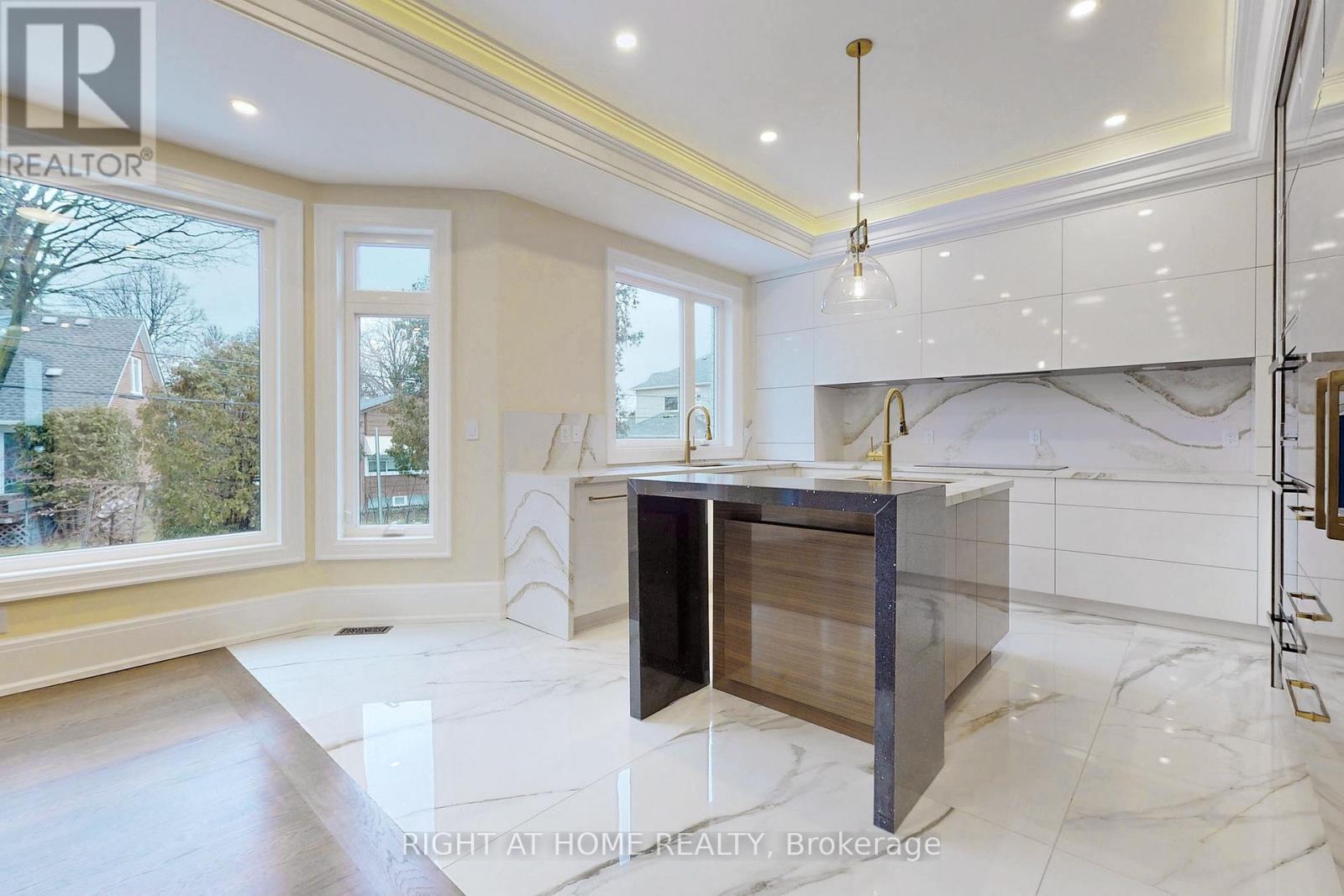 10 Jocelyn Crescent, Toronto, ON - Indoor