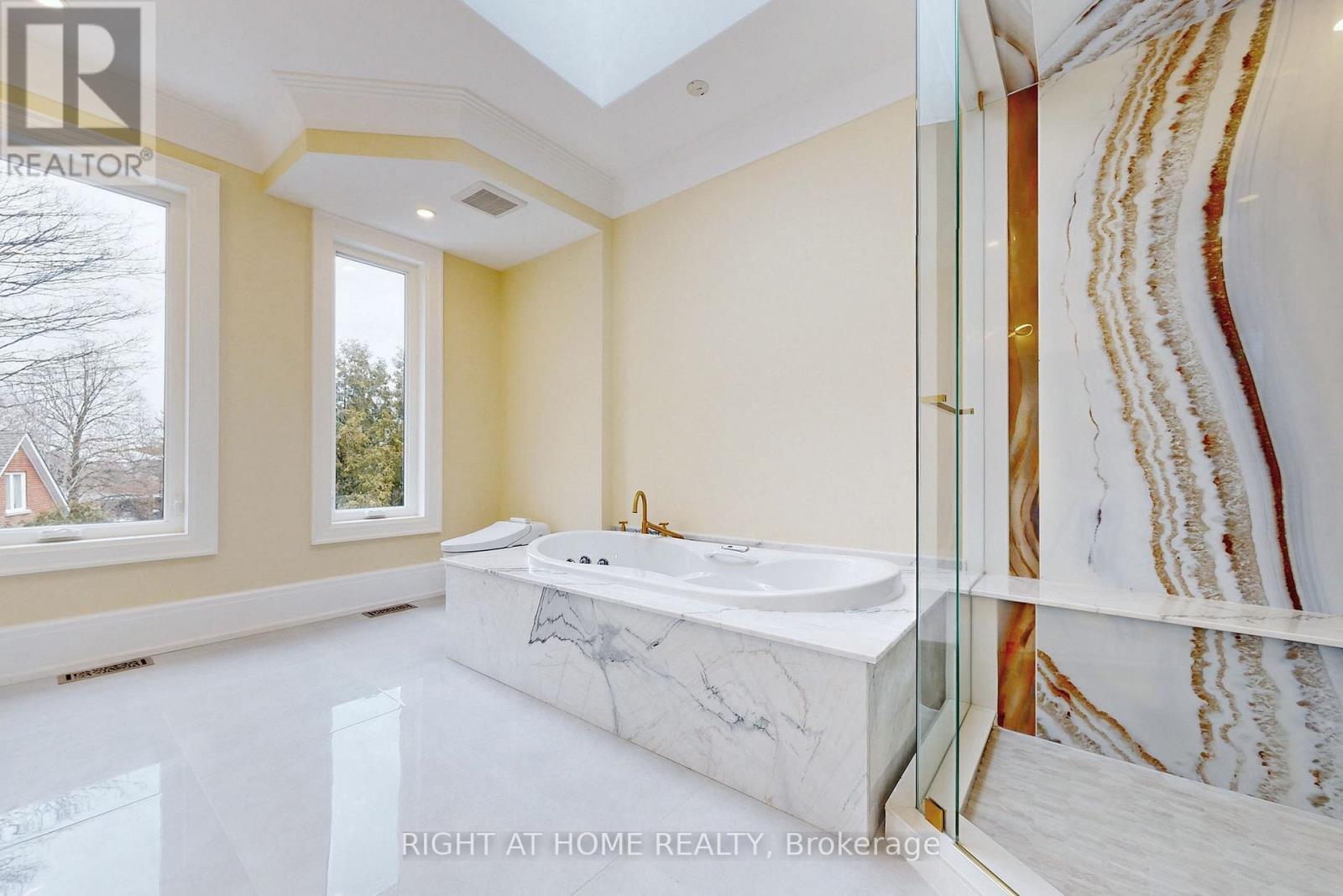 10 Jocelyn Crescent, Toronto, ON - Indoor