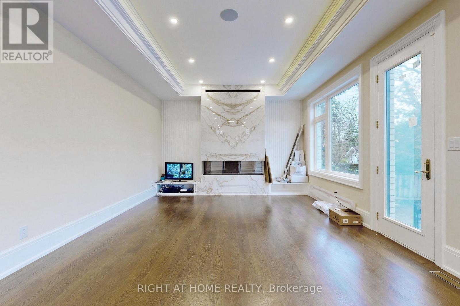 10 Jocelyn Crescent, Toronto, ON - Indoor With Fireplace