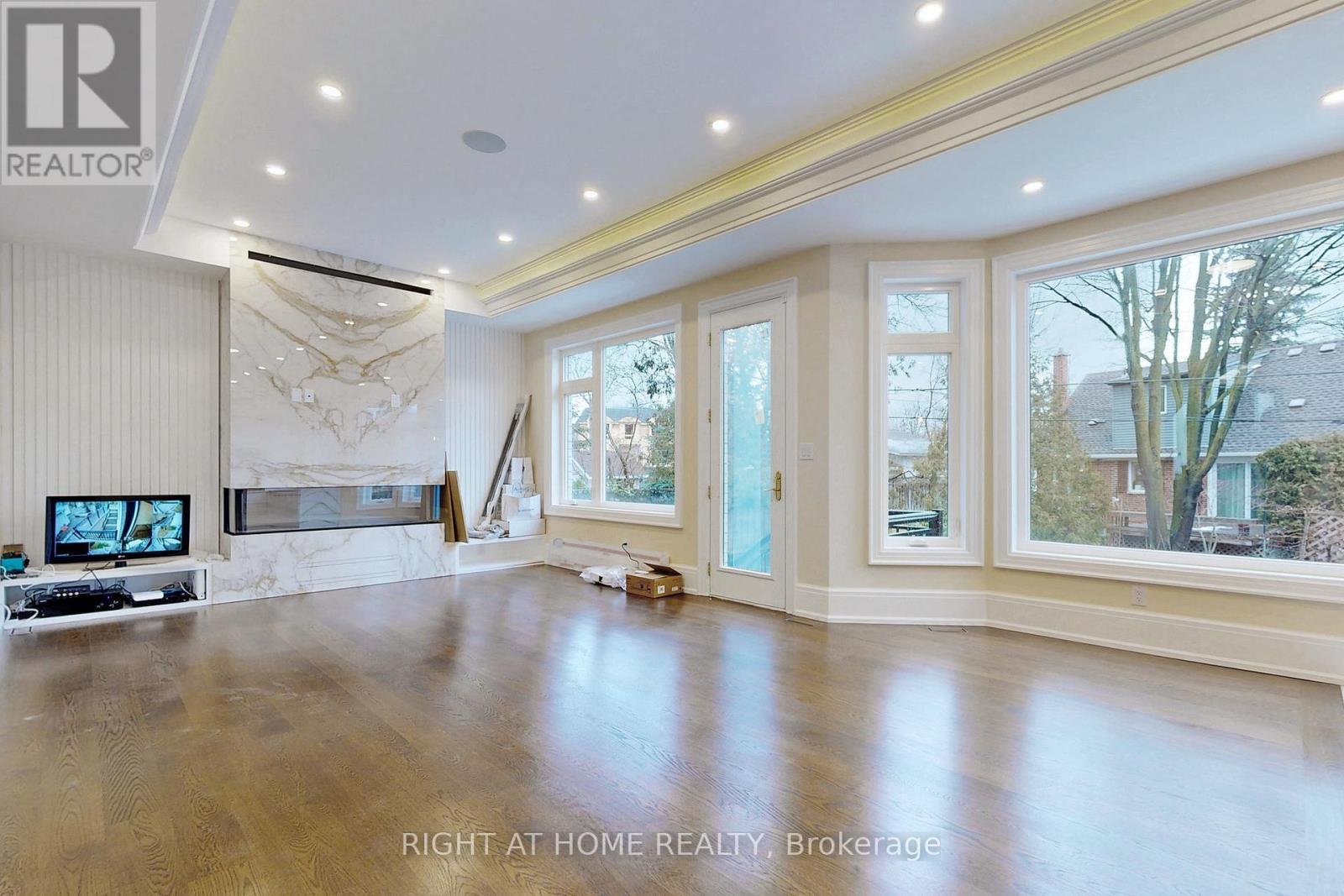 10 Jocelyn Crescent, Toronto, ON - Indoor Photo Showing Other Room