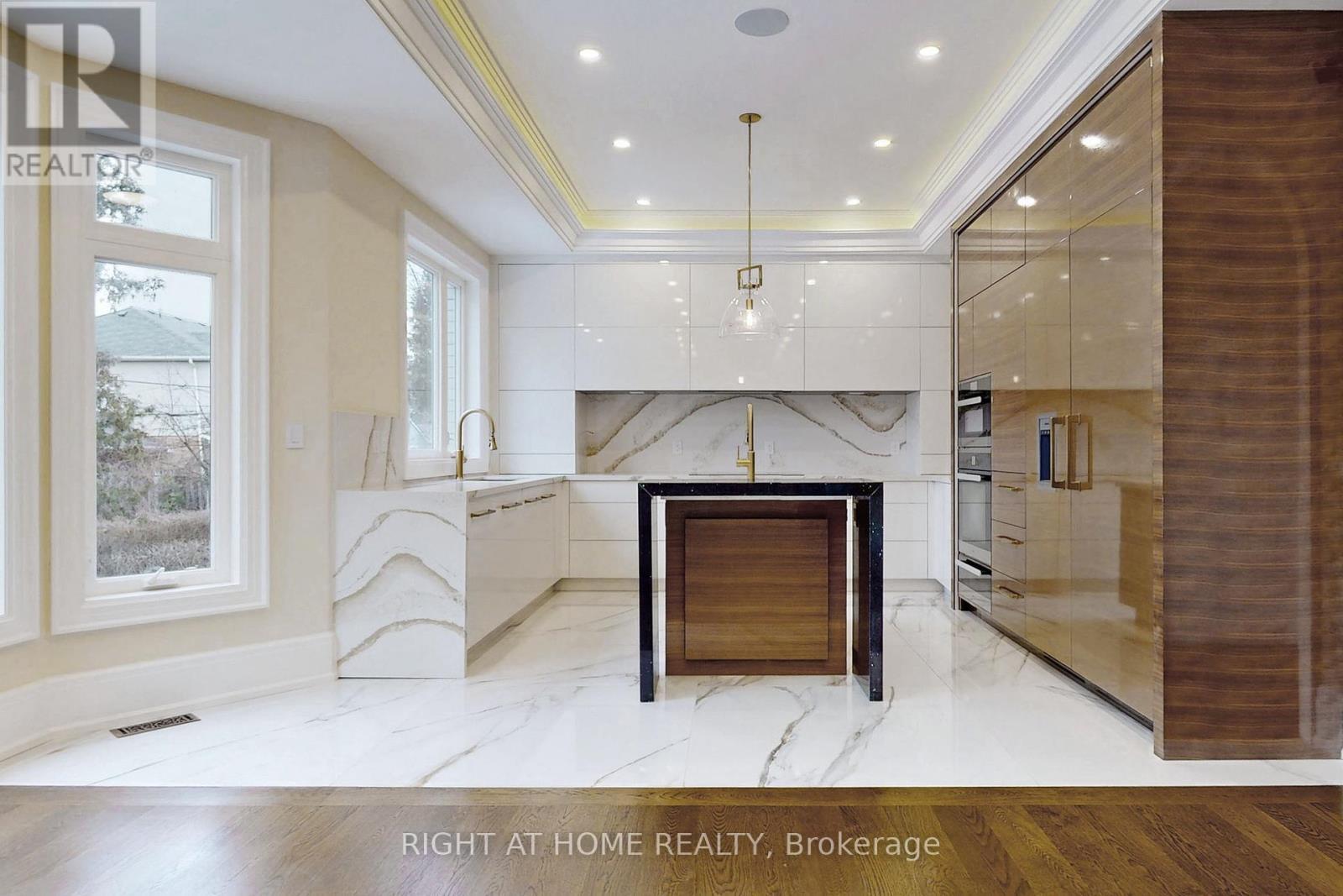 10 Jocelyn Crescent, Toronto, ON - Indoor Photo Showing Other Room
