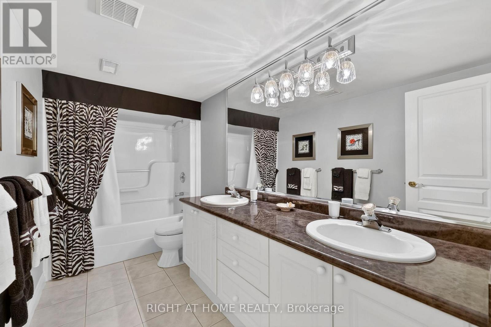13 Alpine Way, Oro-Medonte, ON - Indoor Photo Showing Bathroom