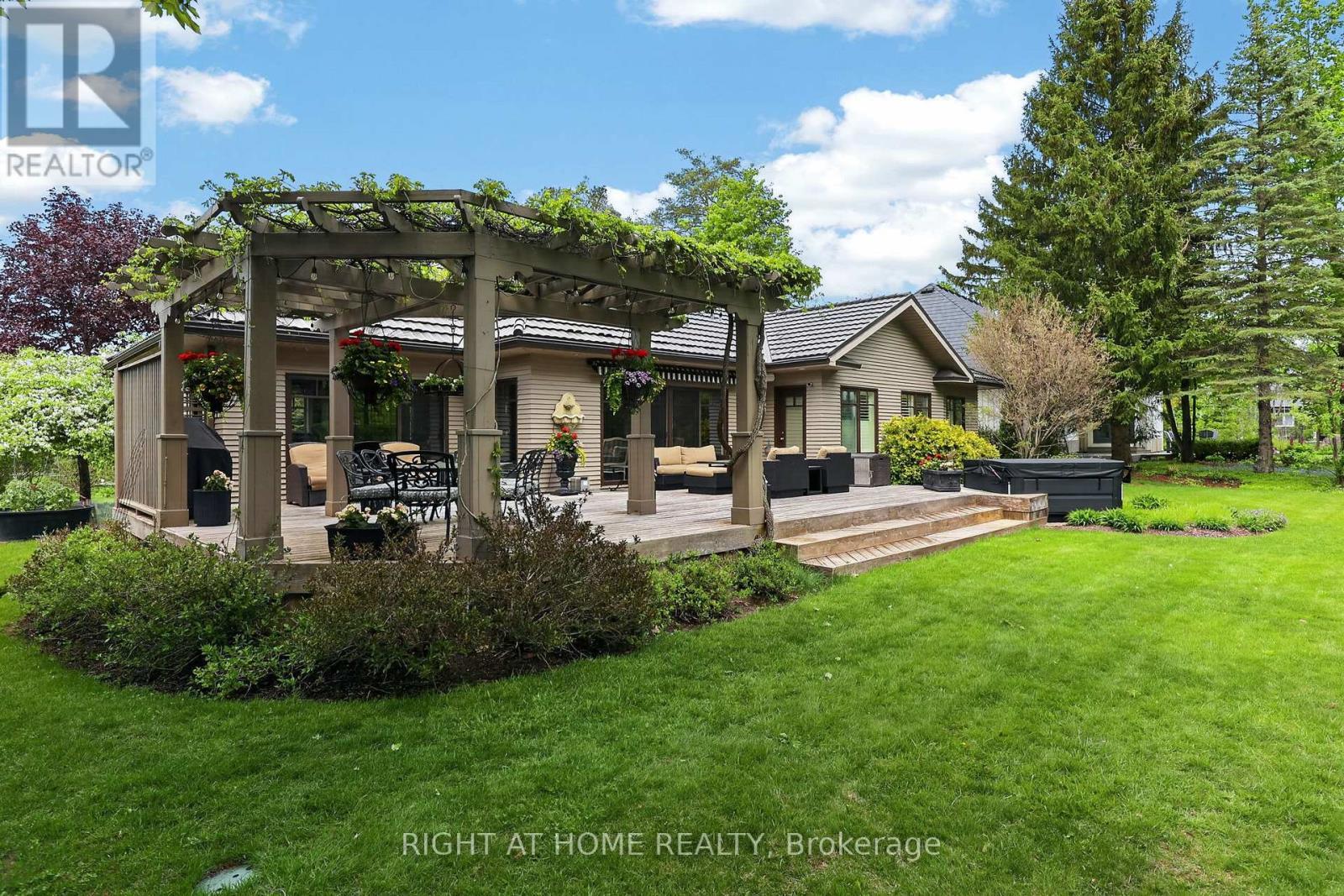 13 Alpine Way, Oro-Medonte, ON - Outdoor