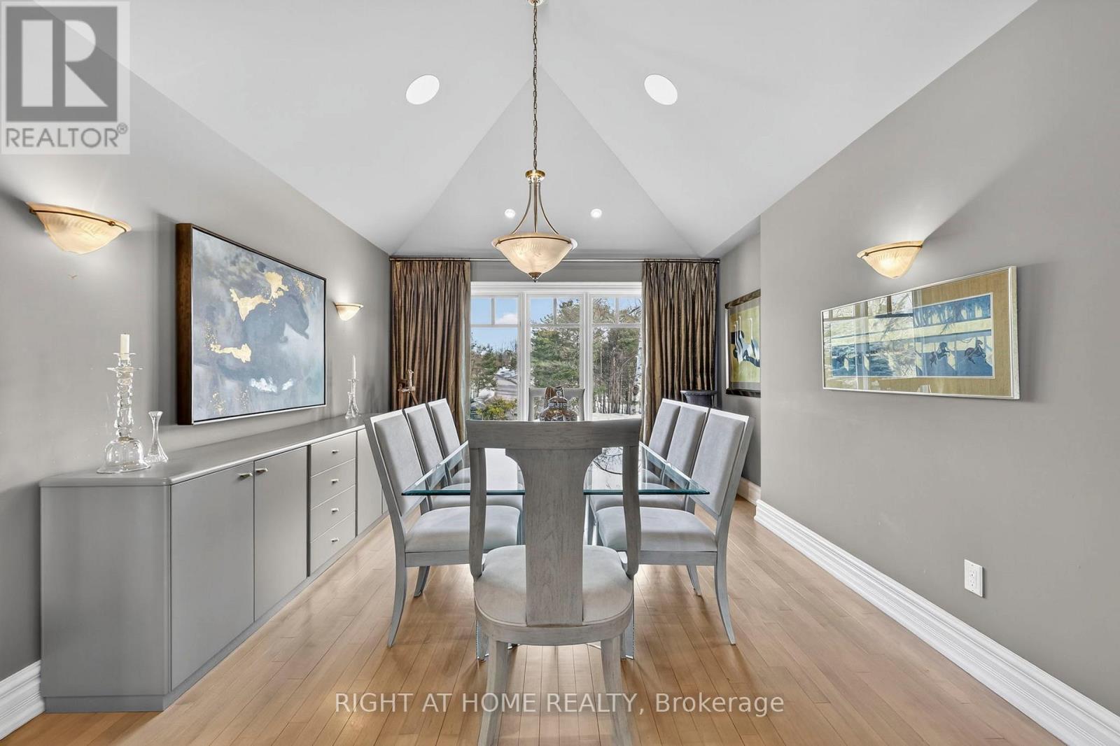 13 Alpine Way, Oro-Medonte, ON - Indoor Photo Showing Dining Room