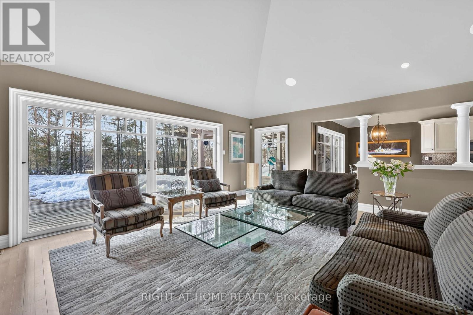 13 Alpine Way, Oro-Medonte, ON - Indoor Photo Showing Living Room