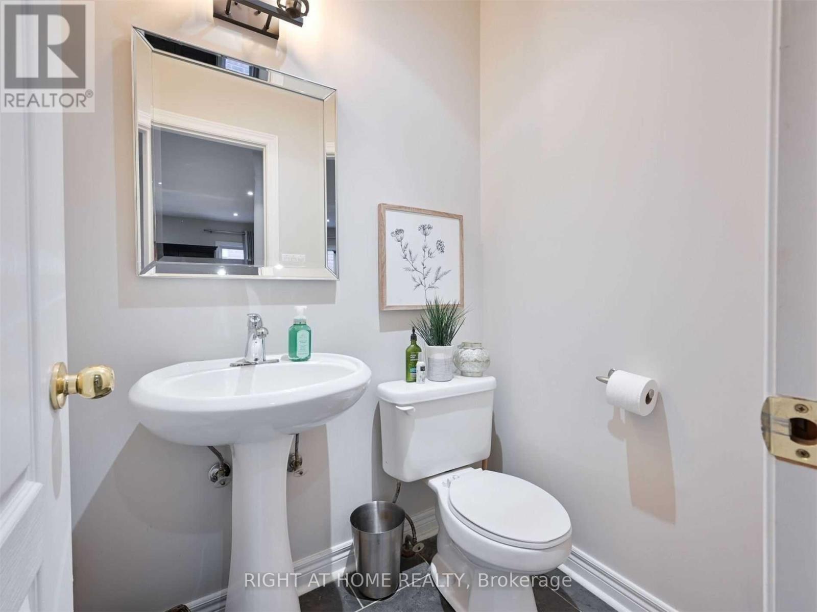 814 Brass Winds Place, Mississauga, ON - Indoor Photo Showing Bathroom