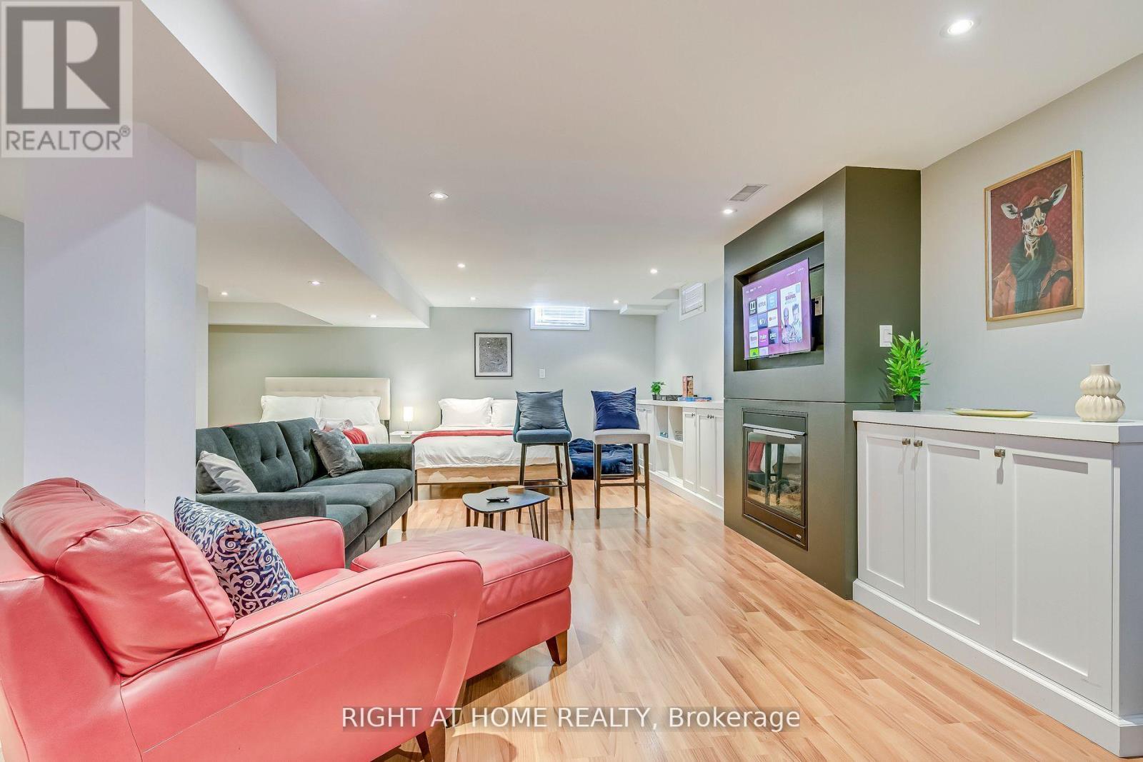 814 Brass Winds Place, Mississauga, ON - Indoor Photo Showing Living Room
