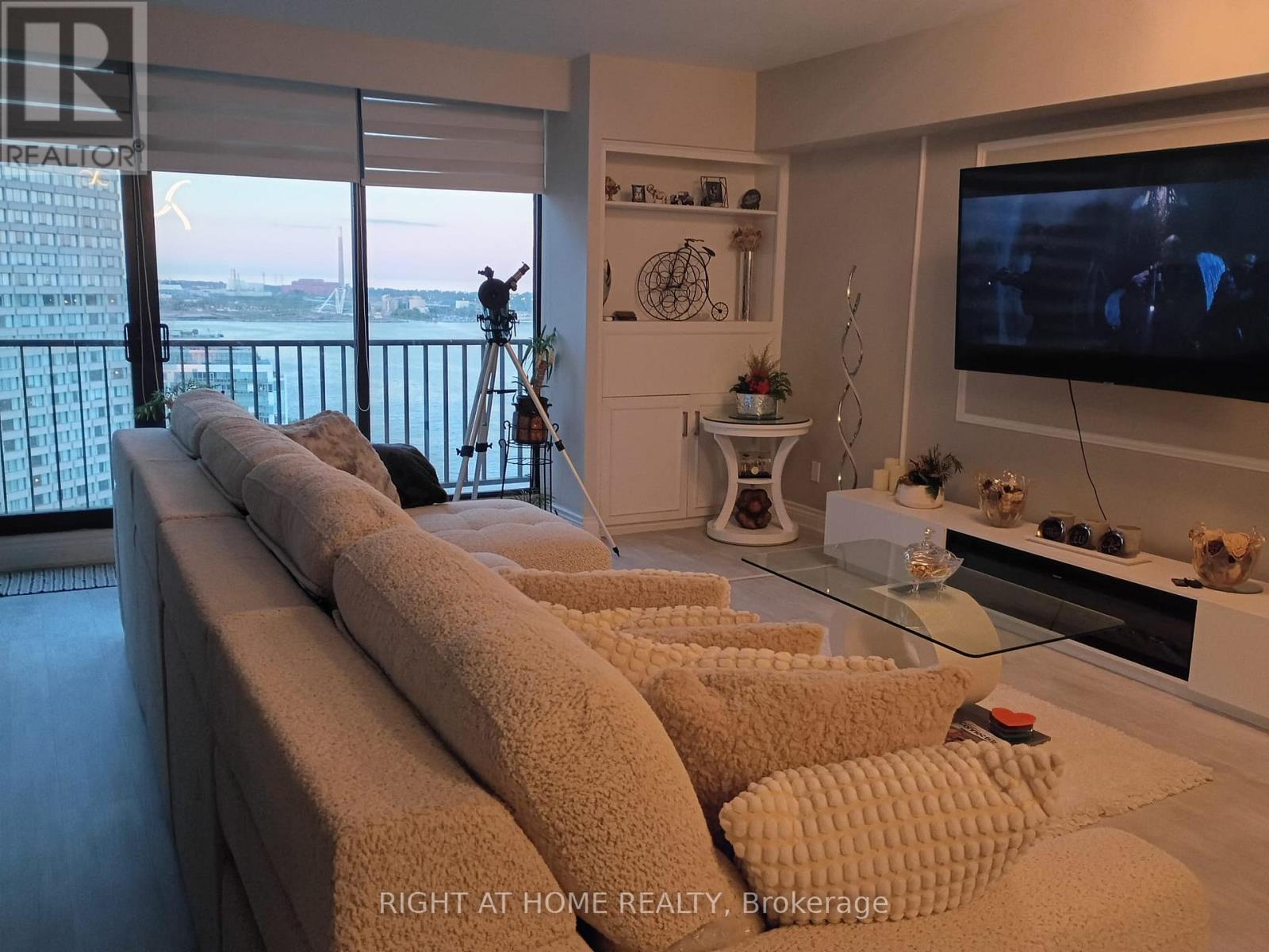2407 - 33 Harbour Square, Toronto, ON - Indoor Photo Showing Living Room