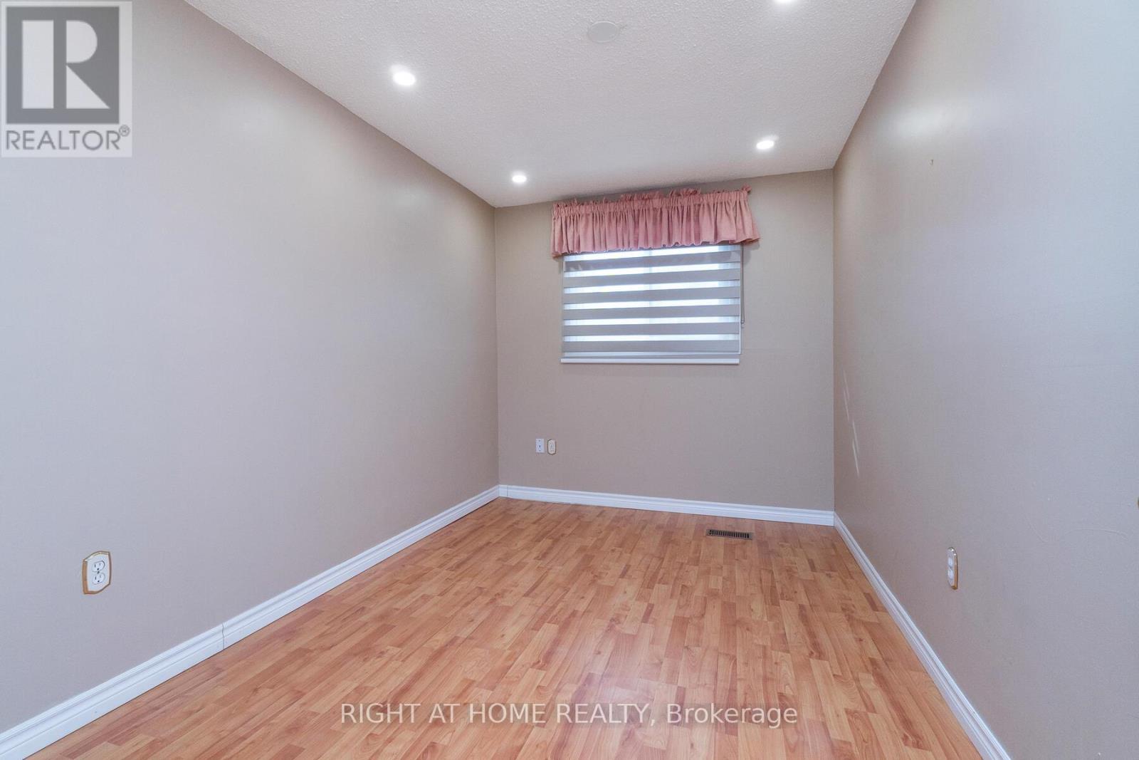 2035 Carleton Court, Burlington, ON - Indoor Photo Showing Other Room