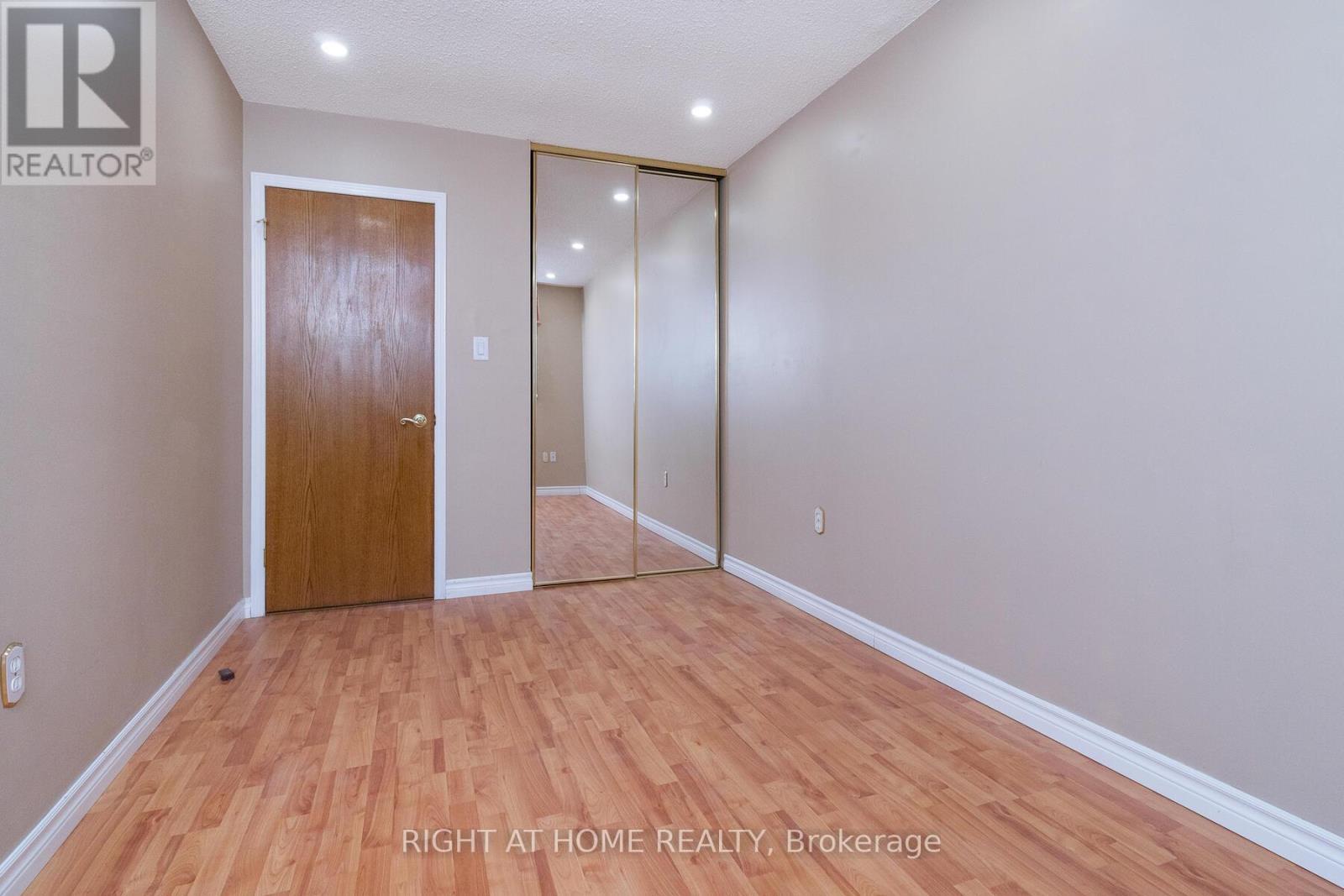 2035 Carleton Court, Burlington, ON - Indoor Photo Showing Other Room