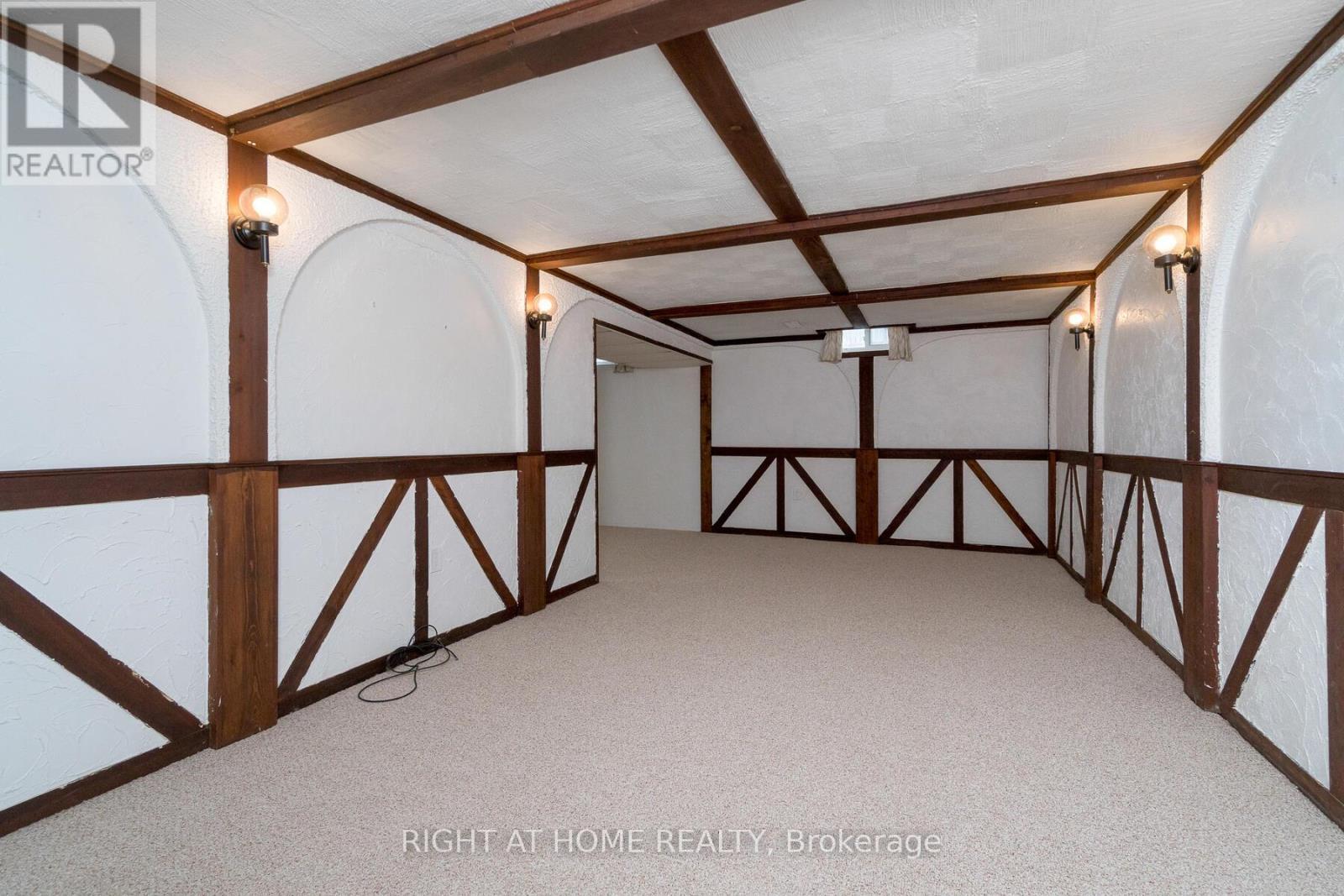 2035 Carleton Court, Burlington, ON - Indoor Photo Showing Other Room