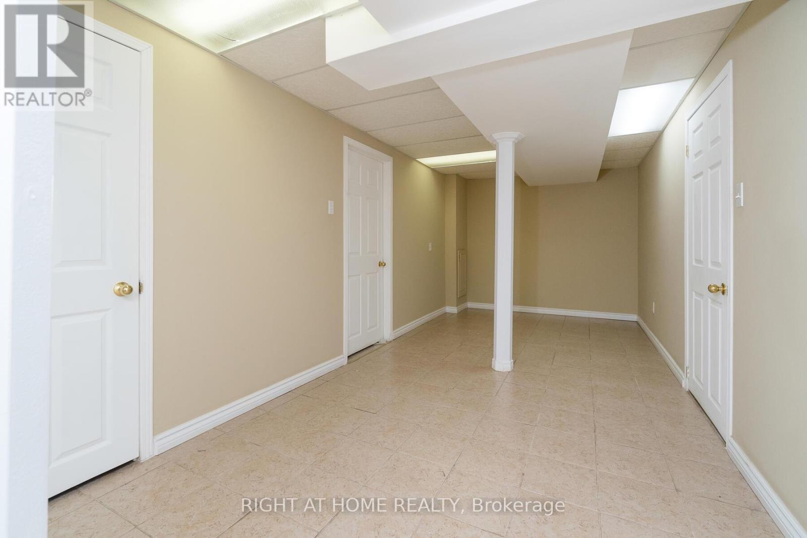 2035 Carleton Court, Burlington, ON - Indoor Photo Showing Other Room
