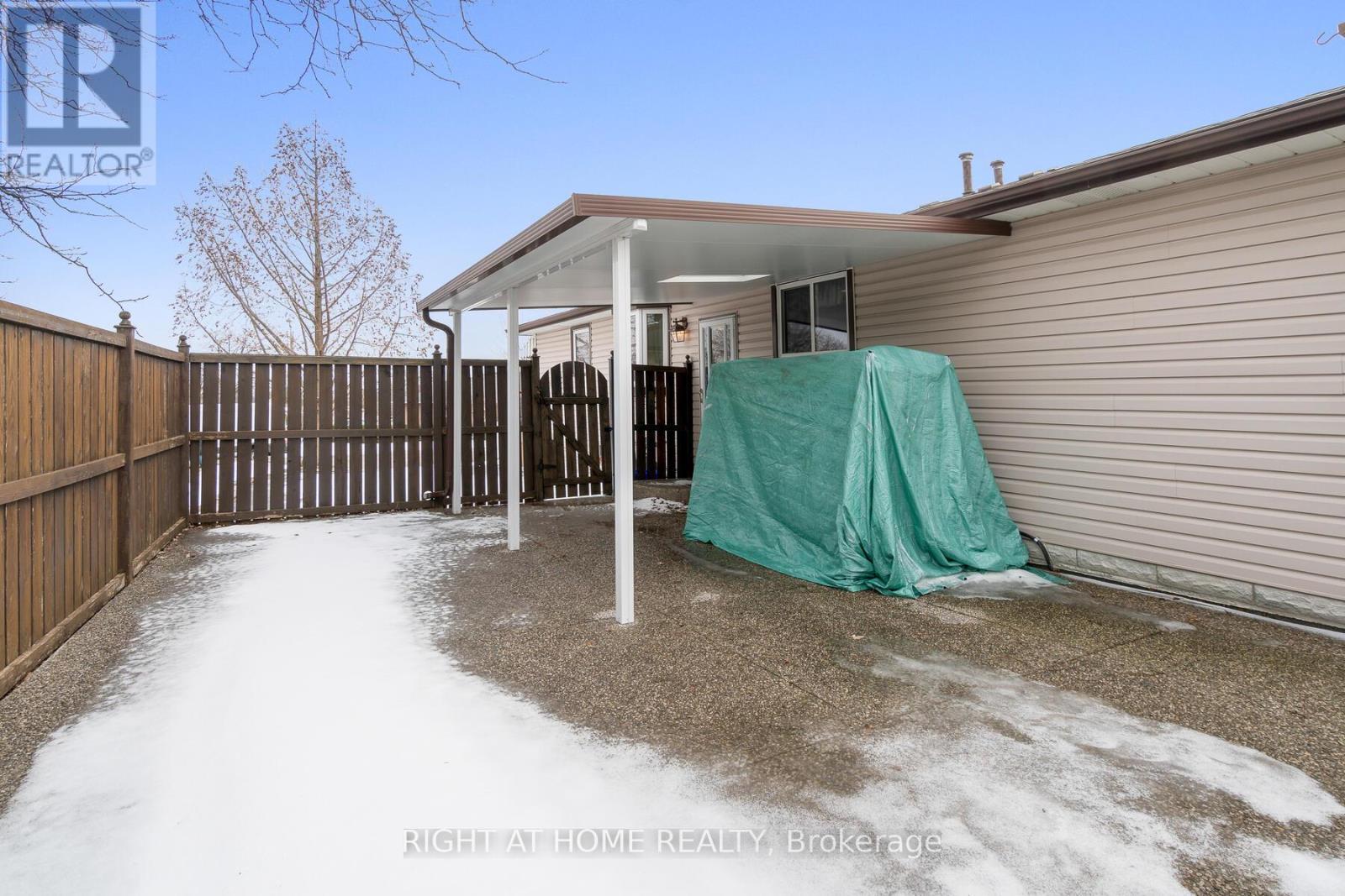 2035 Carleton Court, Burlington, ON - Outdoor With Exterior