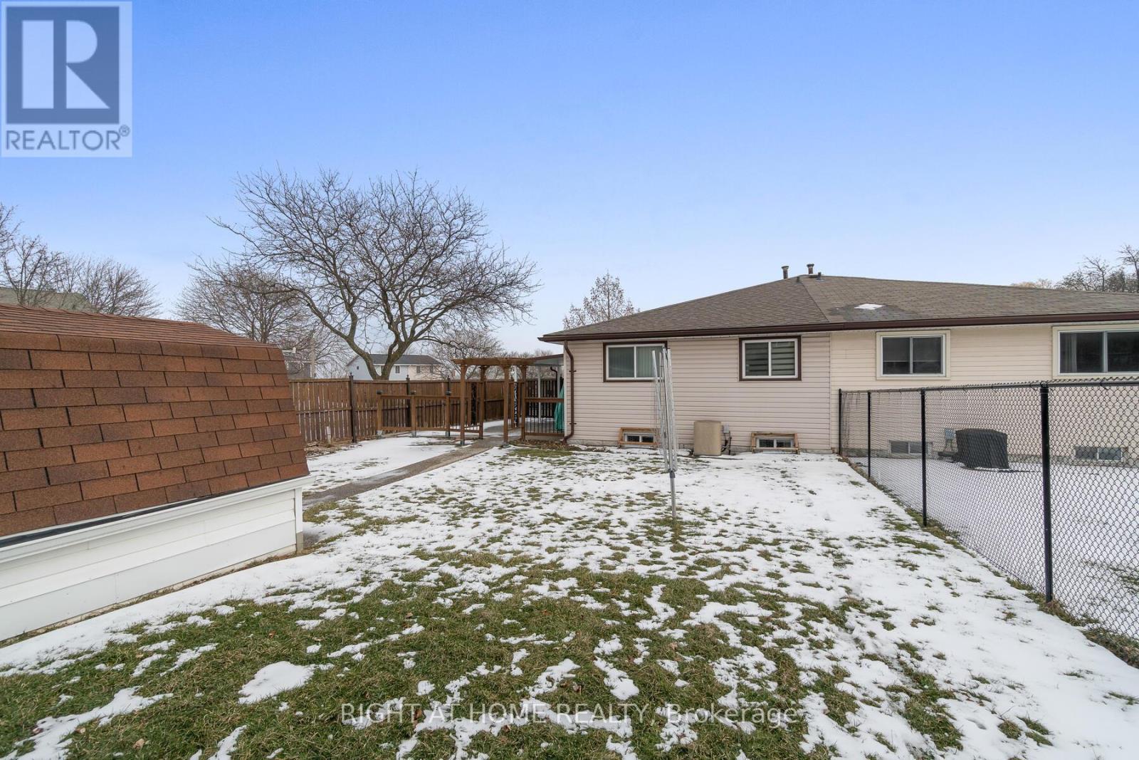 2035 Carleton Court, Burlington, ON - Outdoor