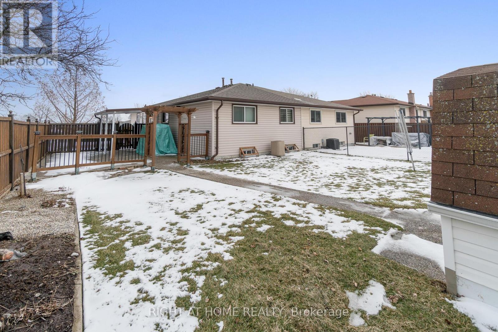 2035 Carleton Court, Burlington, ON - Outdoor