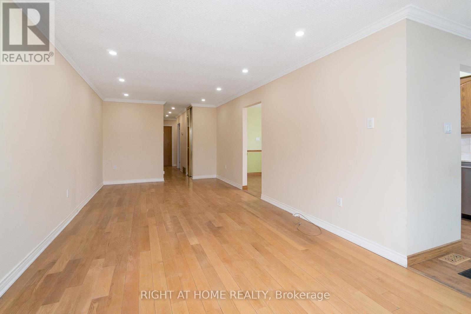 2035 Carleton Court, Burlington, ON - Indoor Photo Showing Other Room