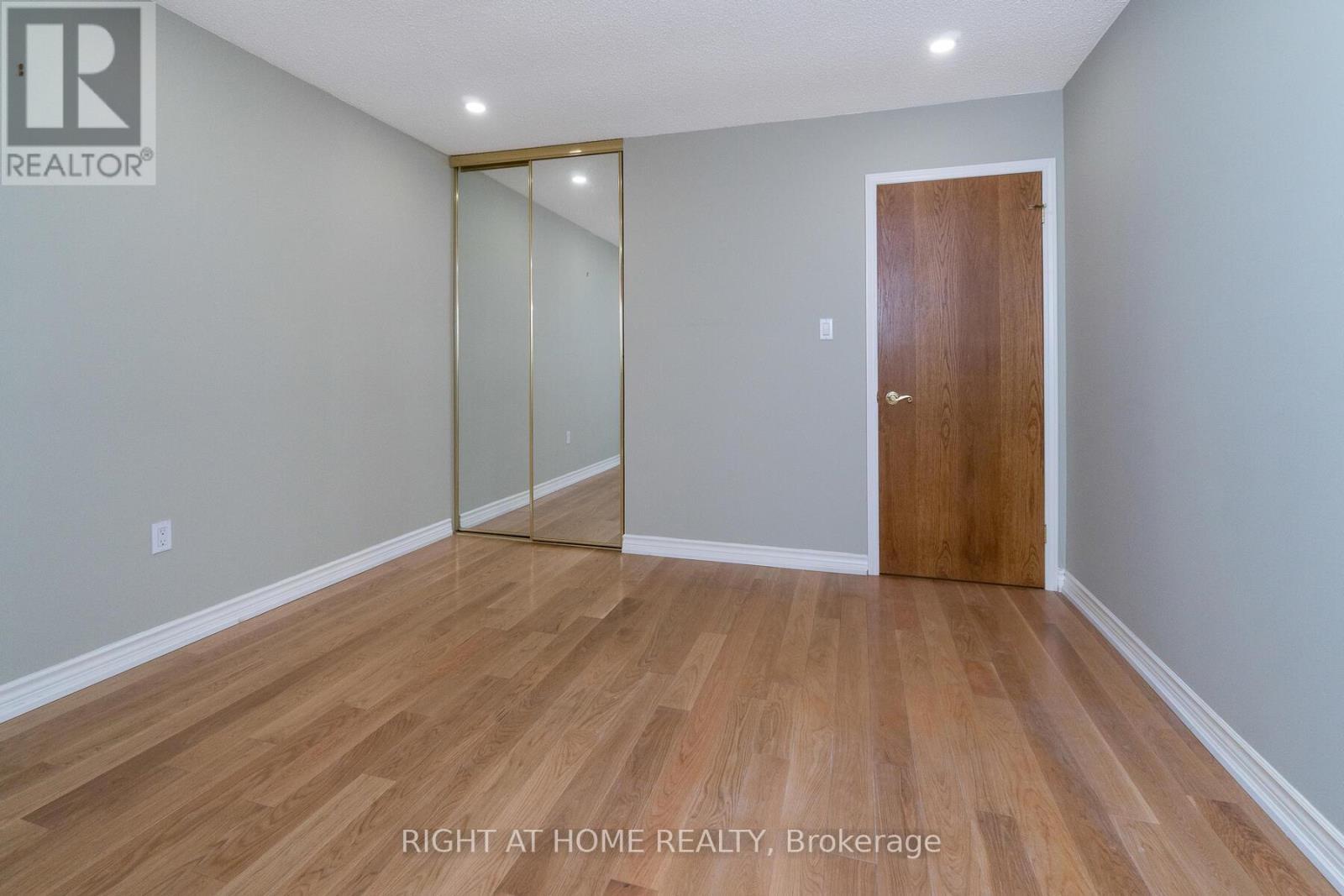 2035 Carleton Court, Burlington, ON - Indoor Photo Showing Other Room