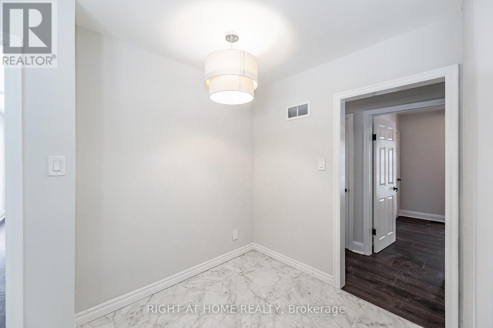 18 Ridgewood Avenue, Kitchener, ON - Indoor Photo Showing Other Room