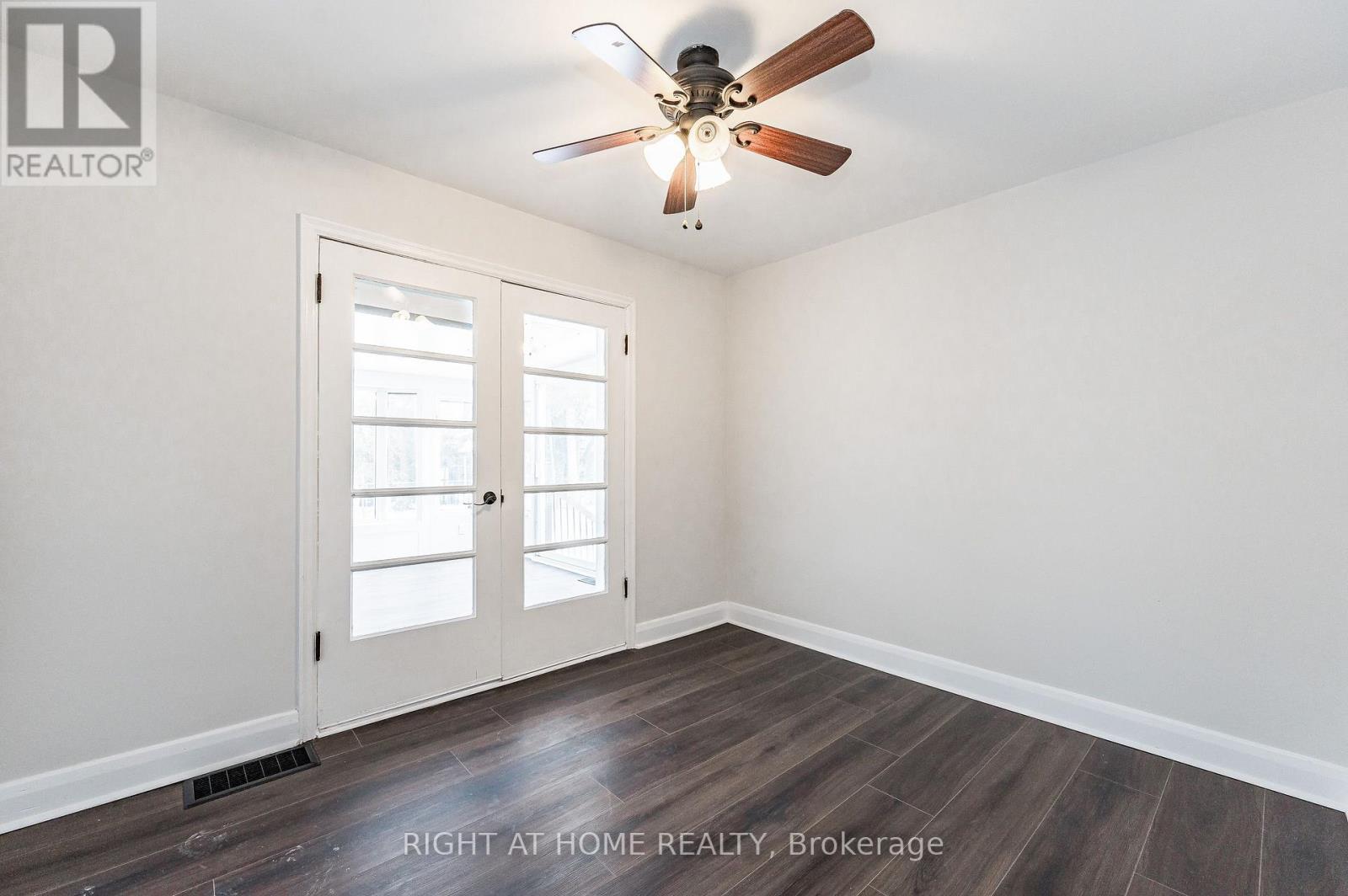 18 Ridgewood Avenue, Kitchener, ON - Indoor Photo Showing Other Room