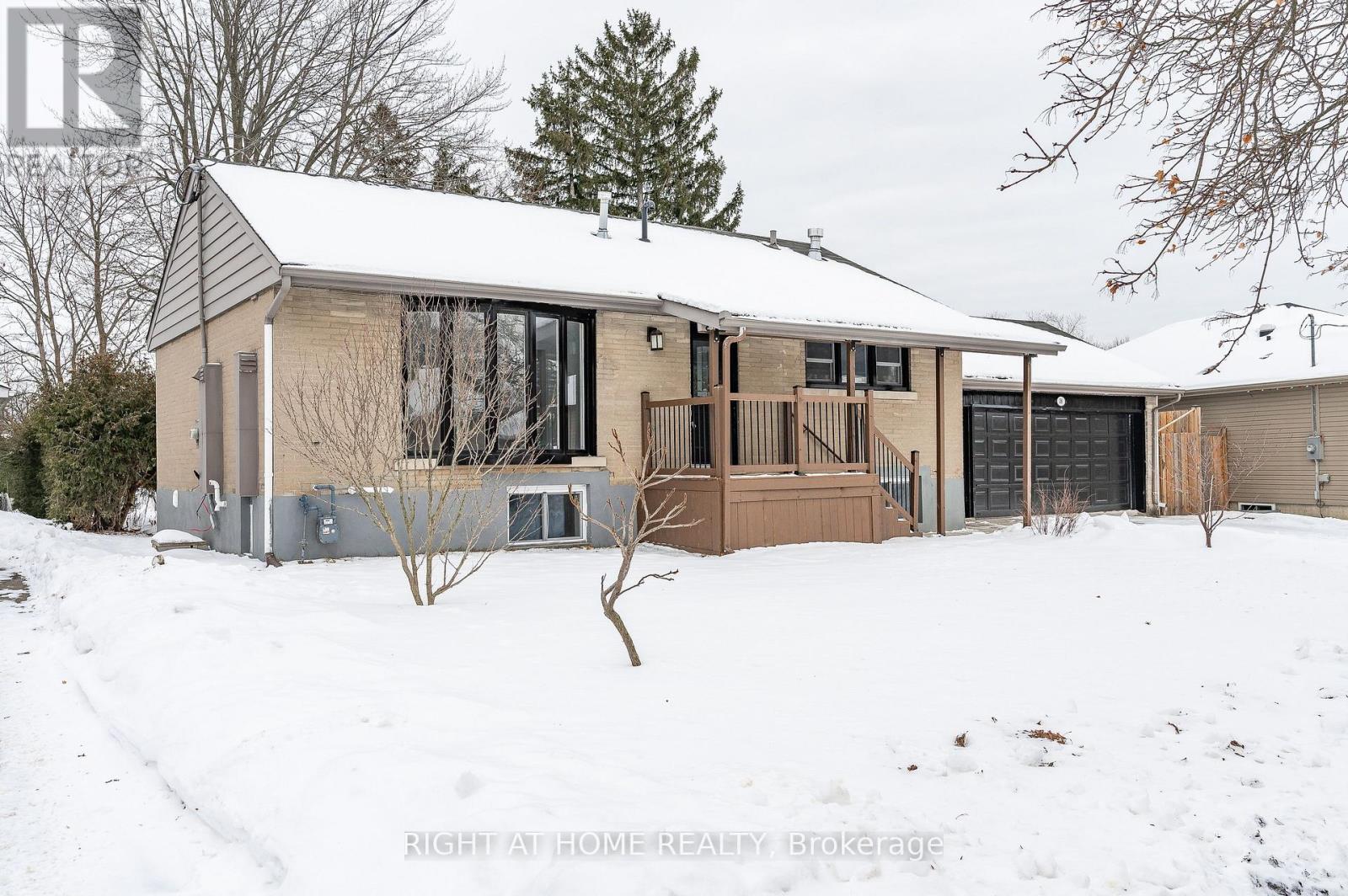 18 Ridgewood Avenue, Kitchener, ON - Outdoor