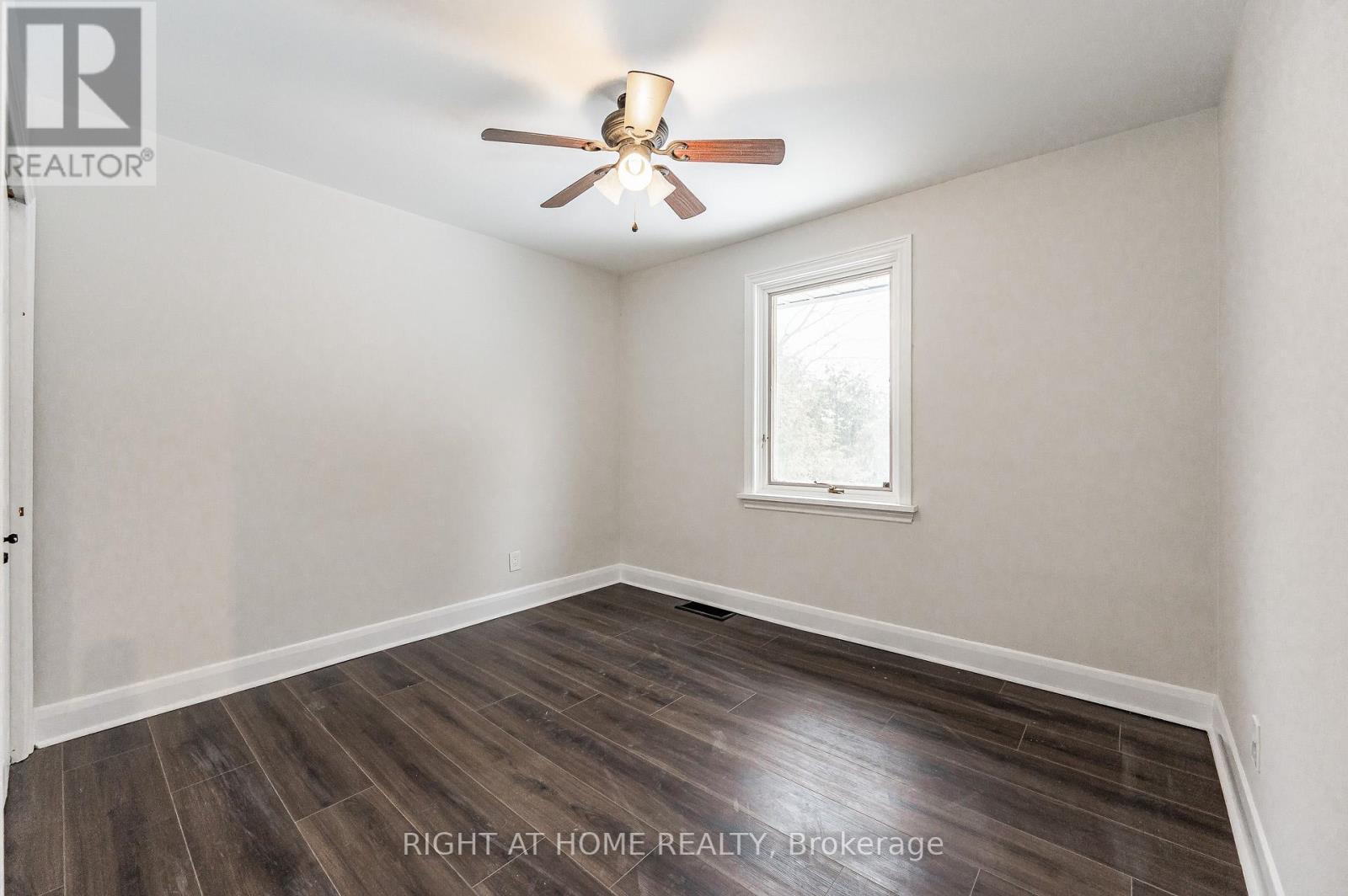 18 Ridgewood Avenue, Kitchener, ON - Indoor Photo Showing Other Room