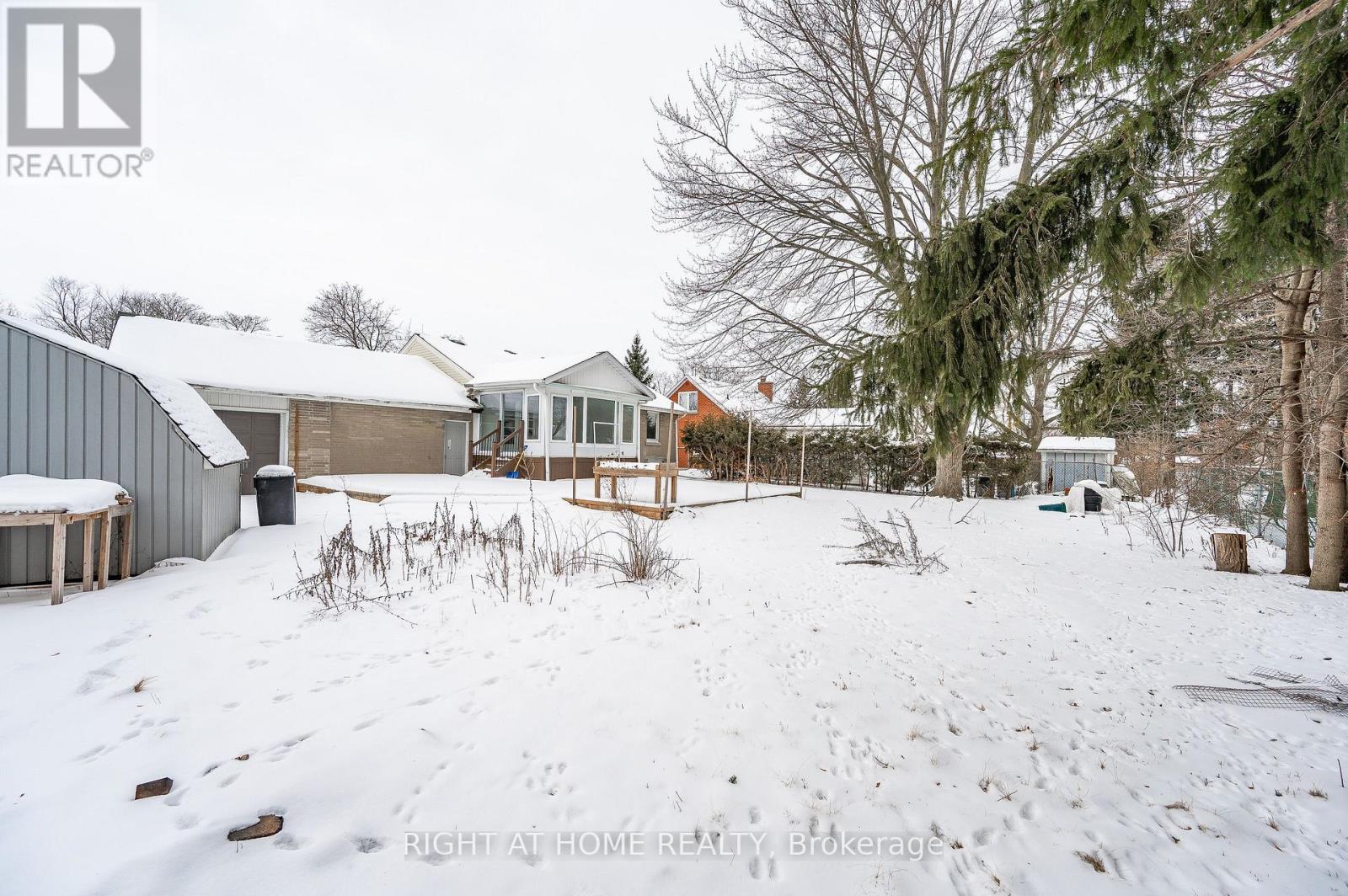 18 Ridgewood Avenue, Kitchener, ON - Outdoor